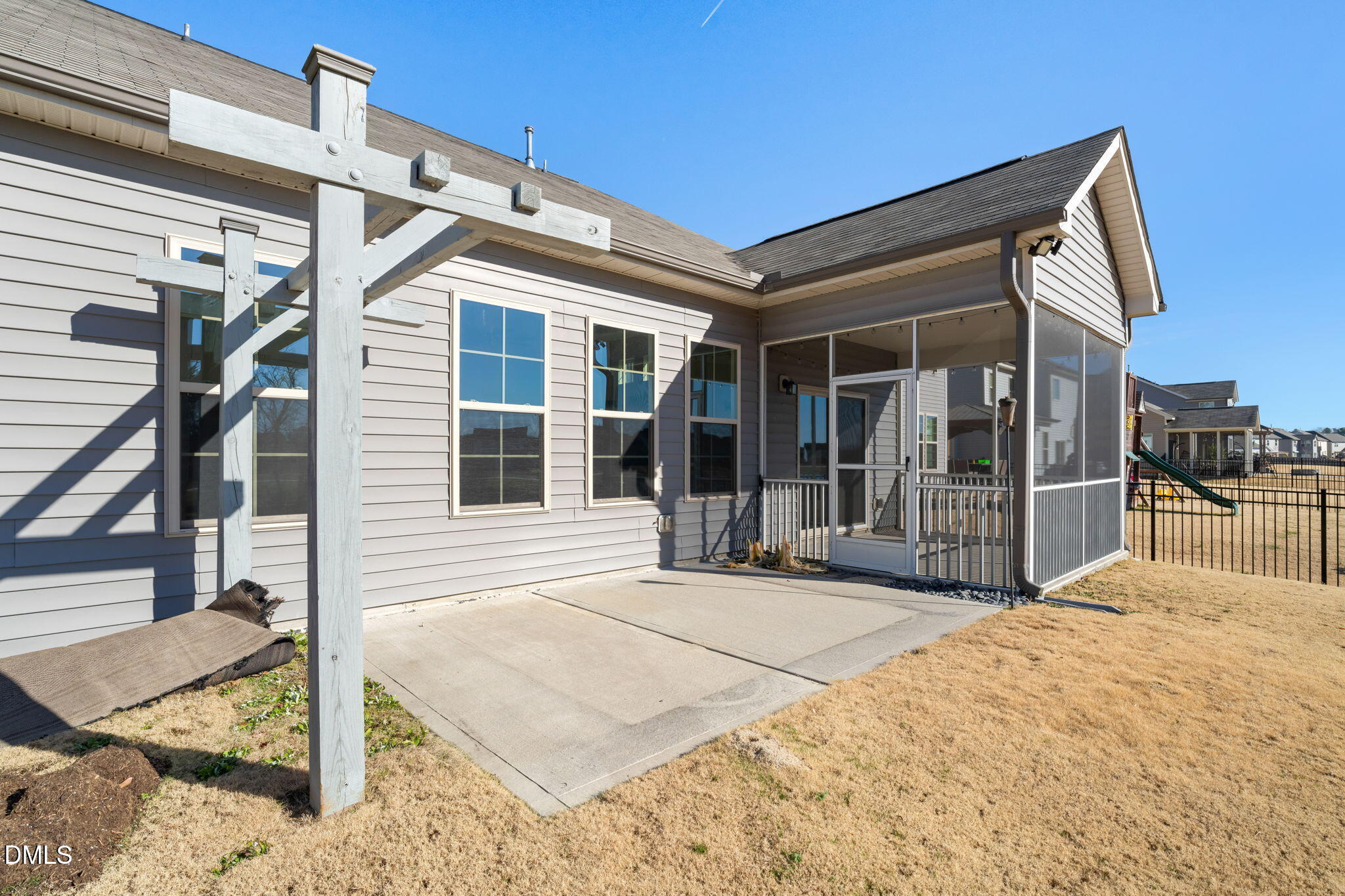main property photo 41