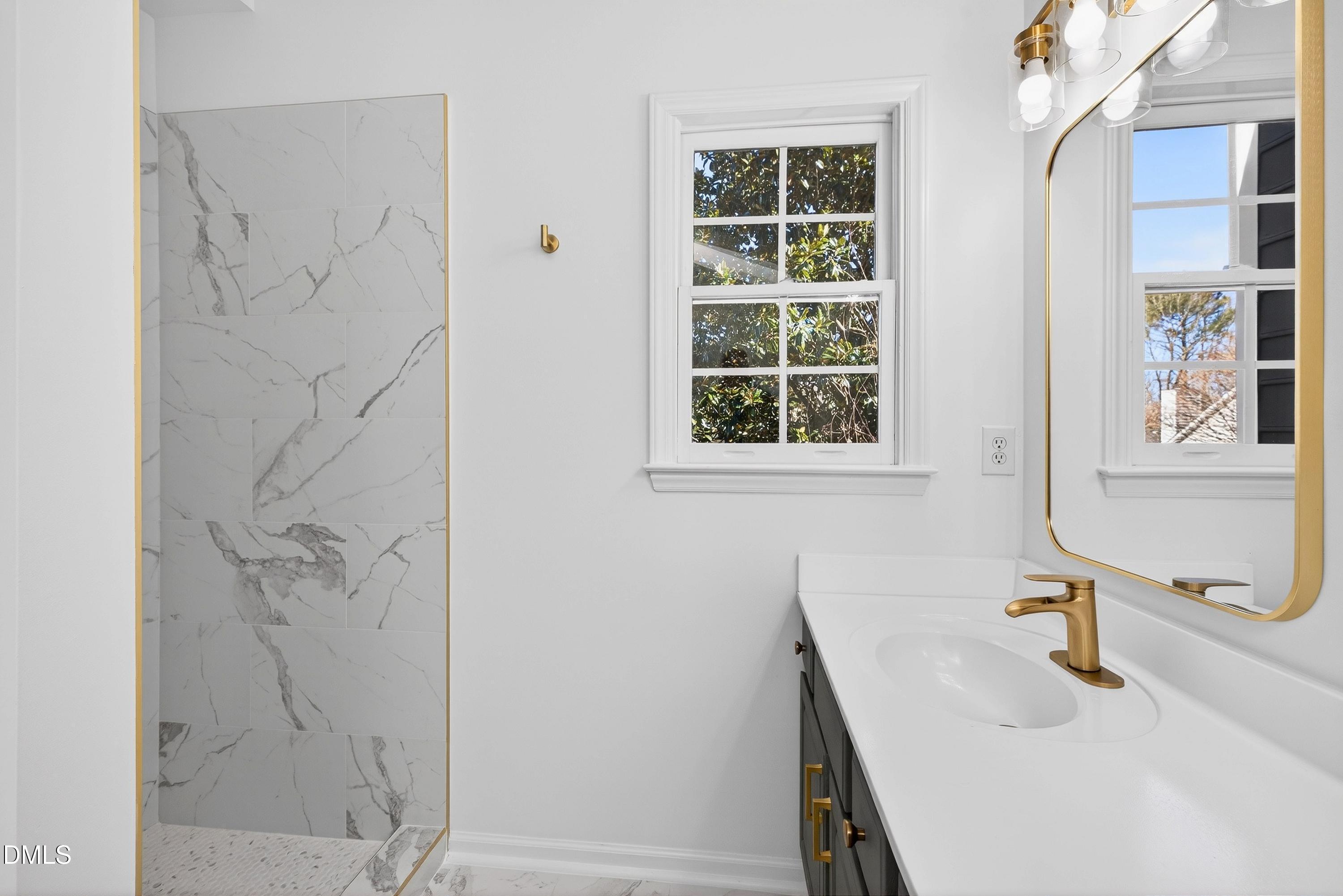 property viewer photo 36