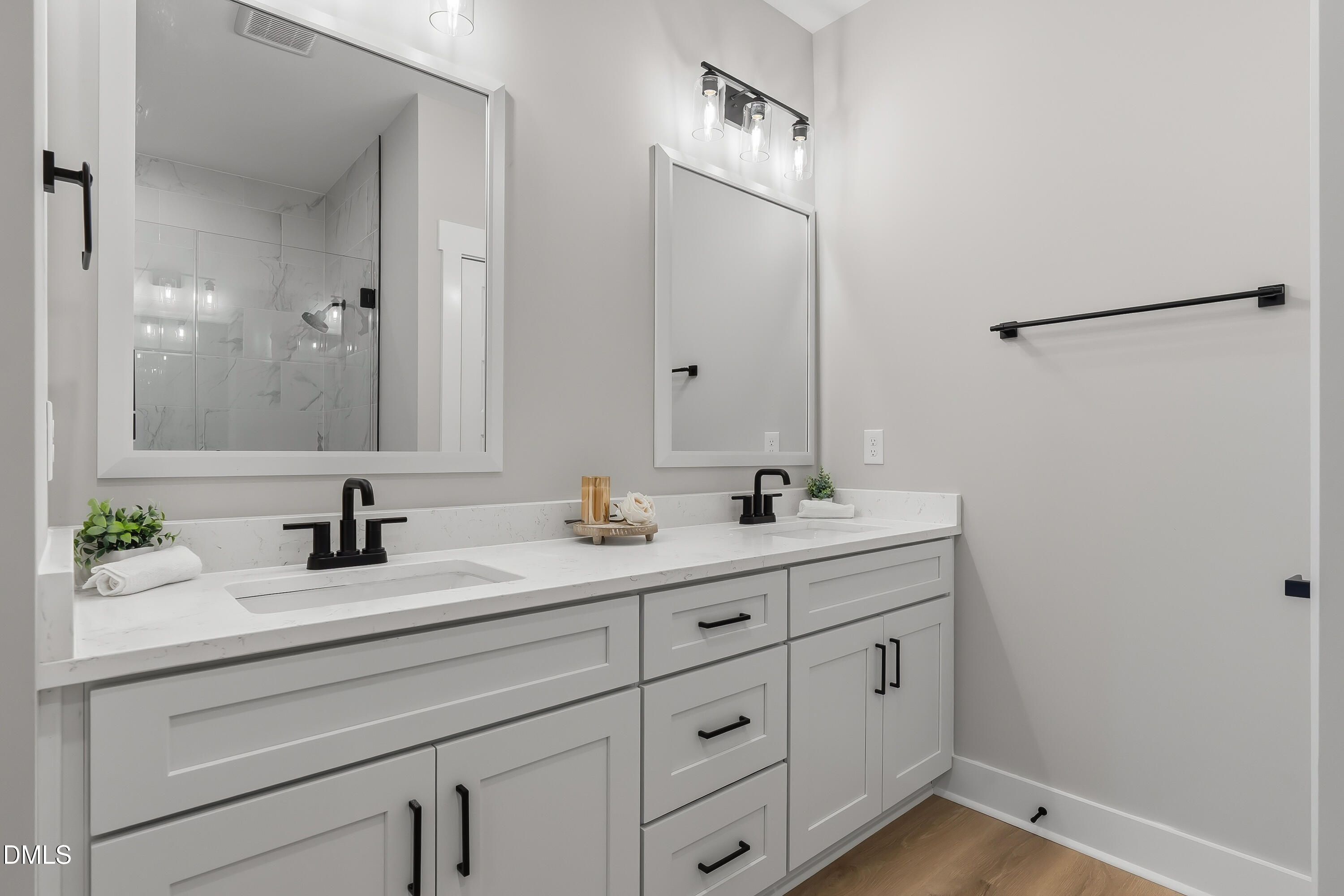 property viewer photo 23