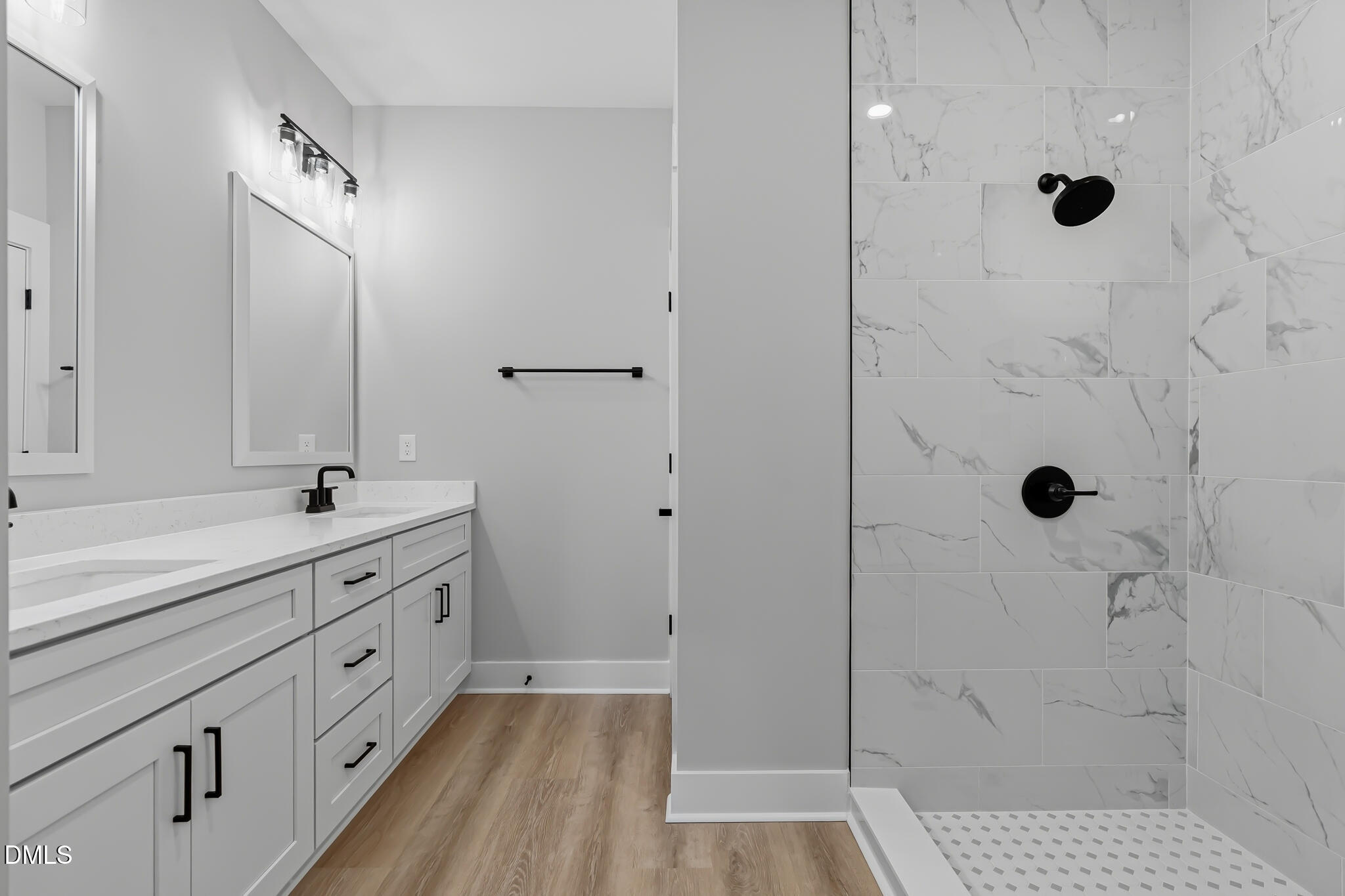 property viewer photo 25
