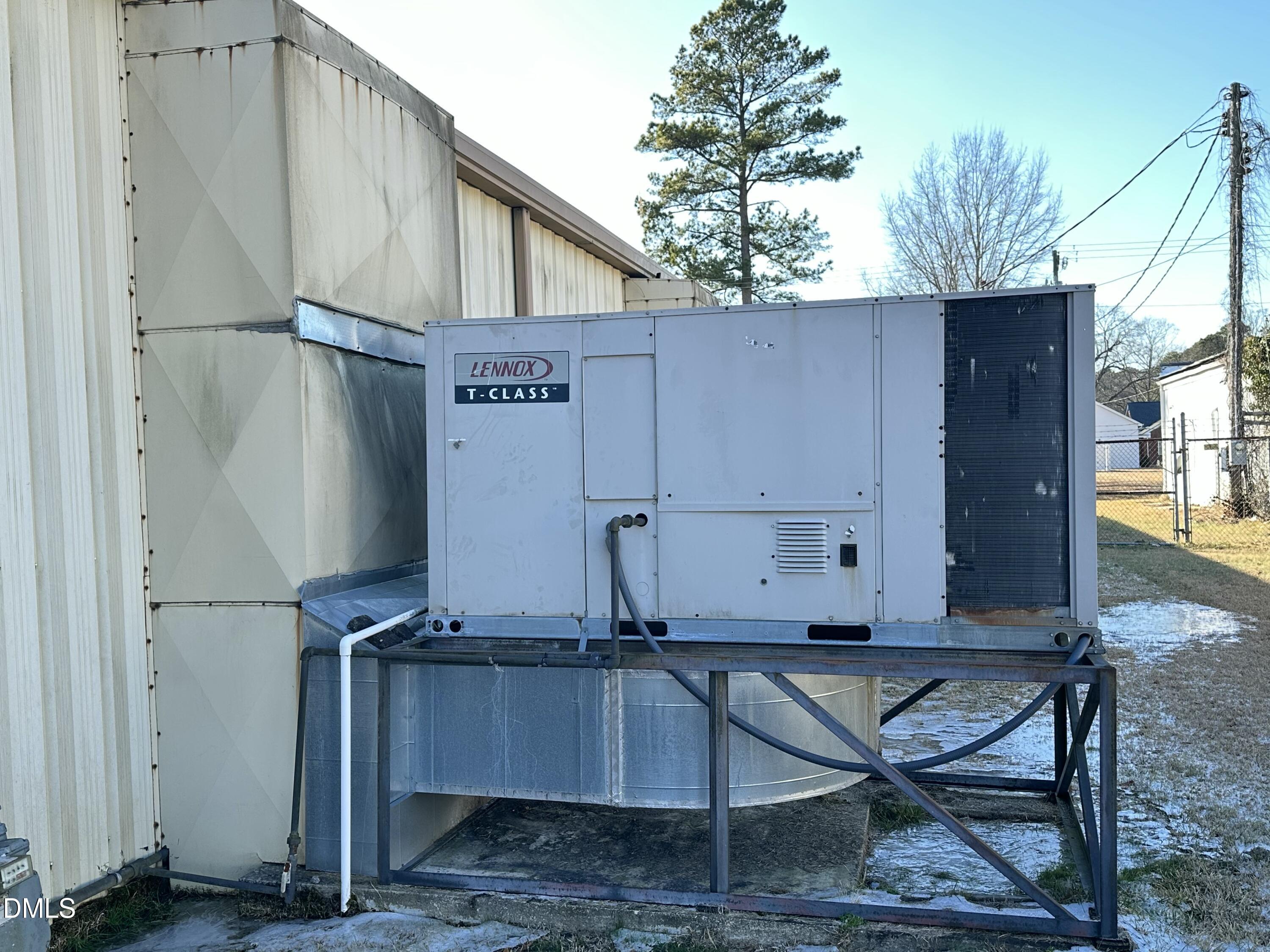 main property photo 40