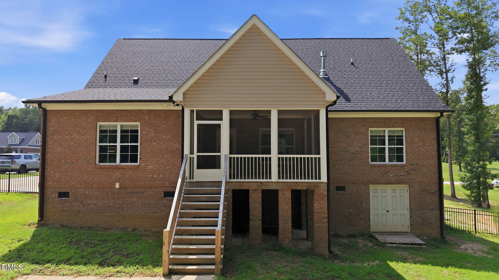 main property photo 8