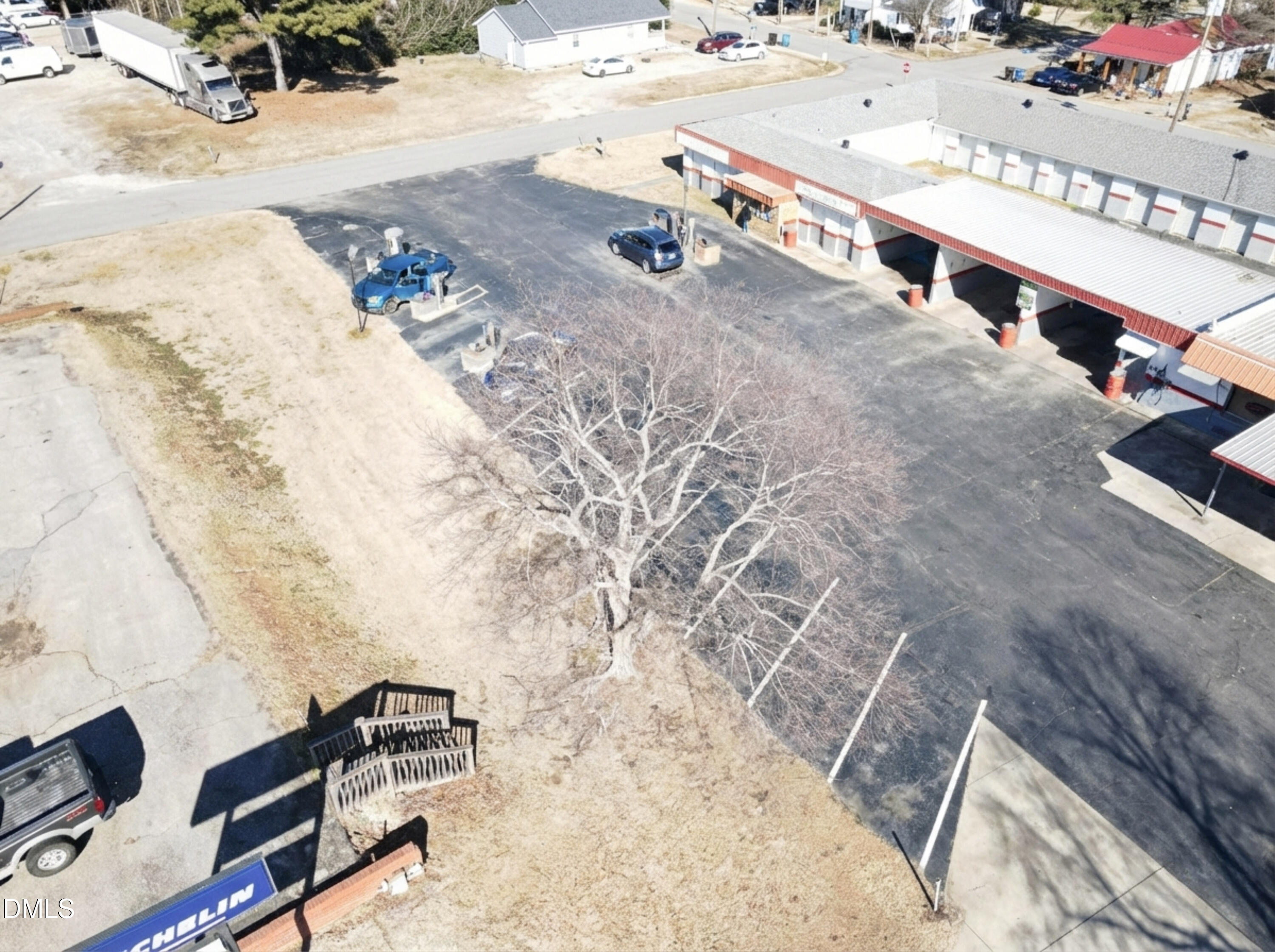 main property photo 13