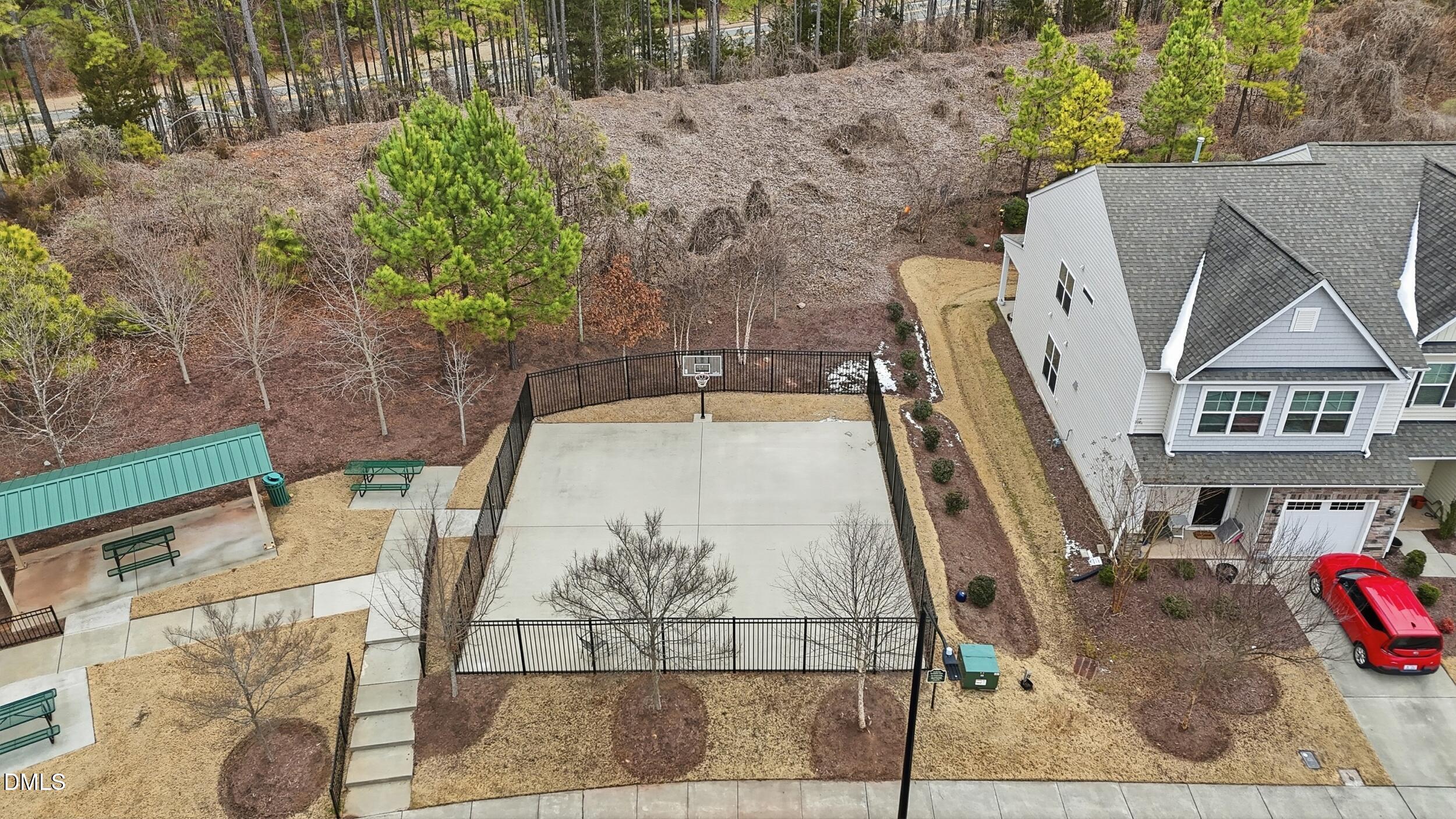 main property photo 40