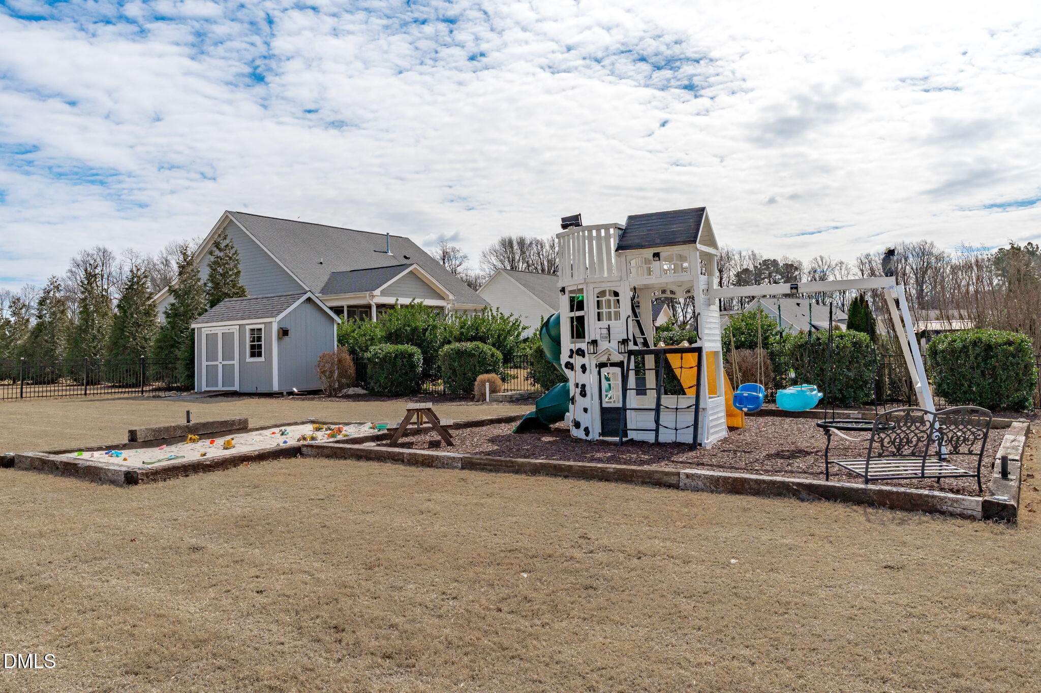 main property photo 40