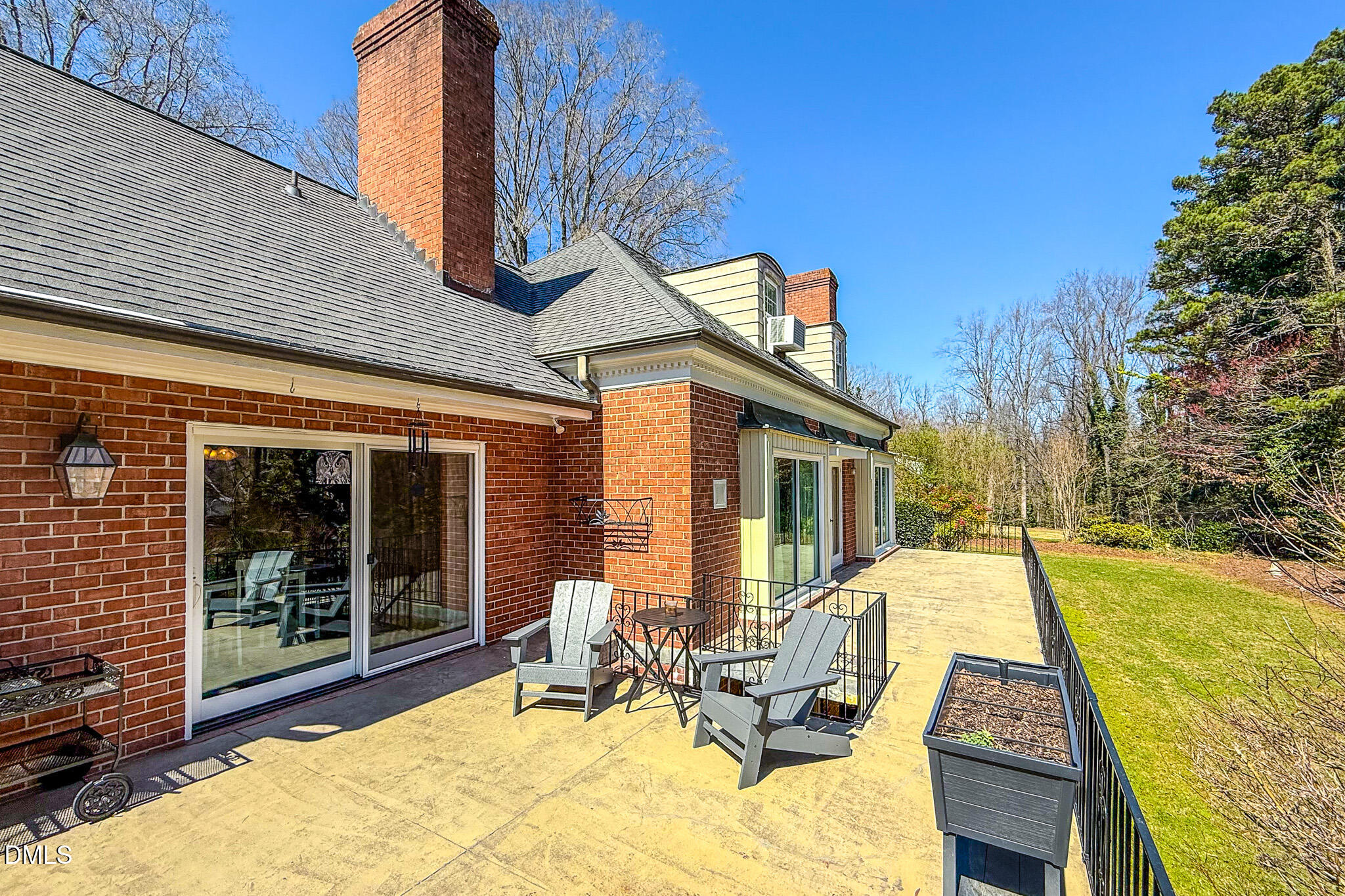 main property photo 6