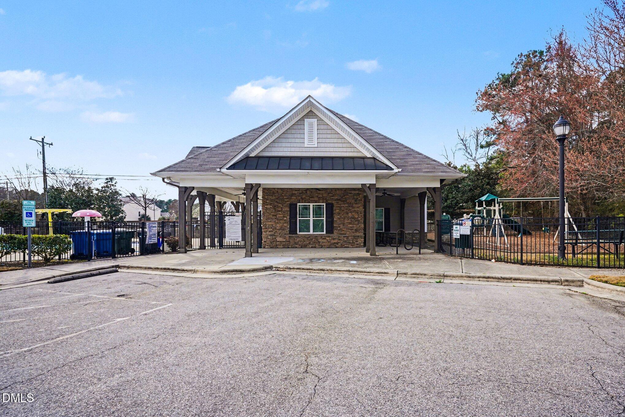 property viewer photo 35