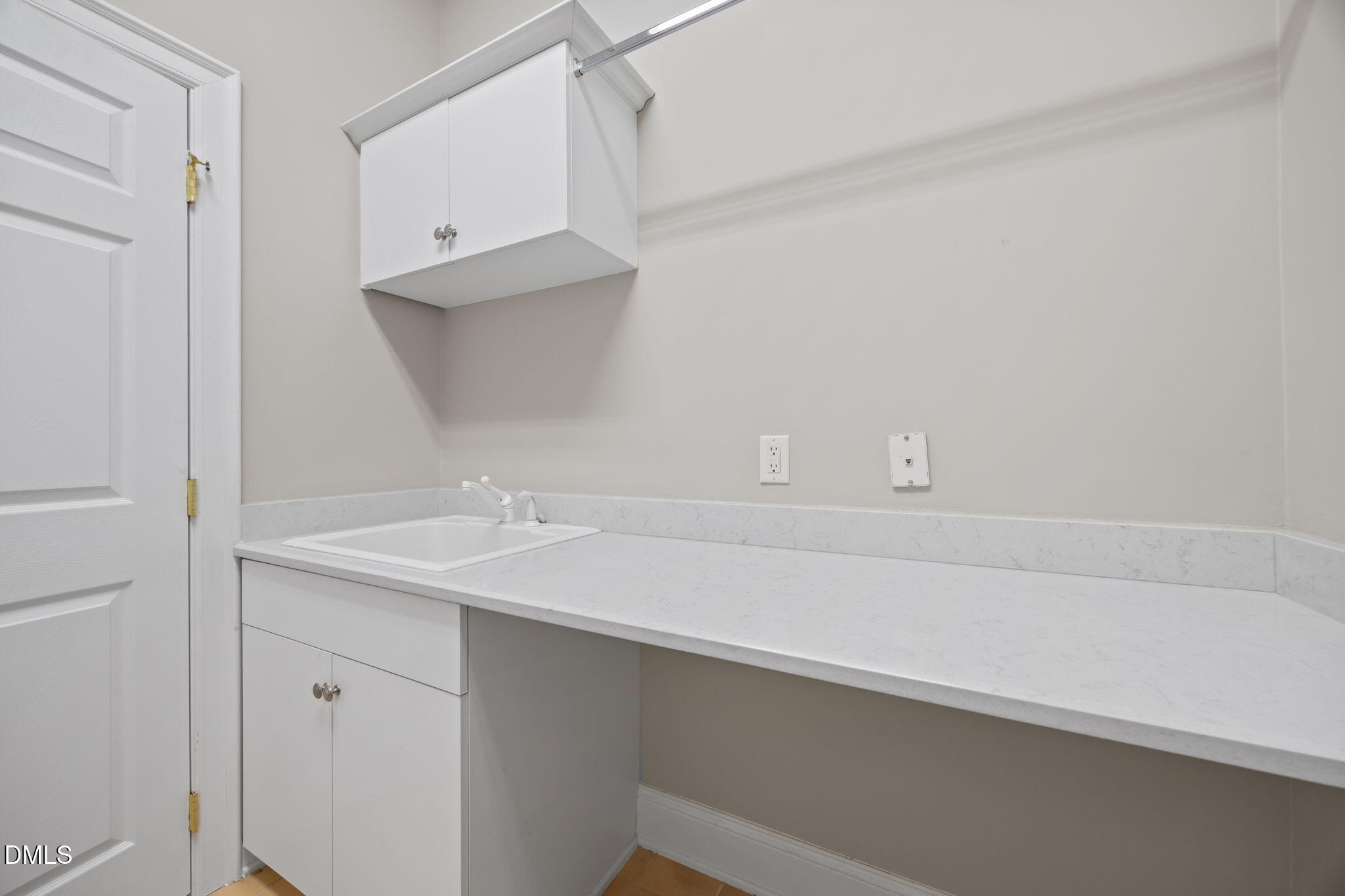 property viewer photo 26