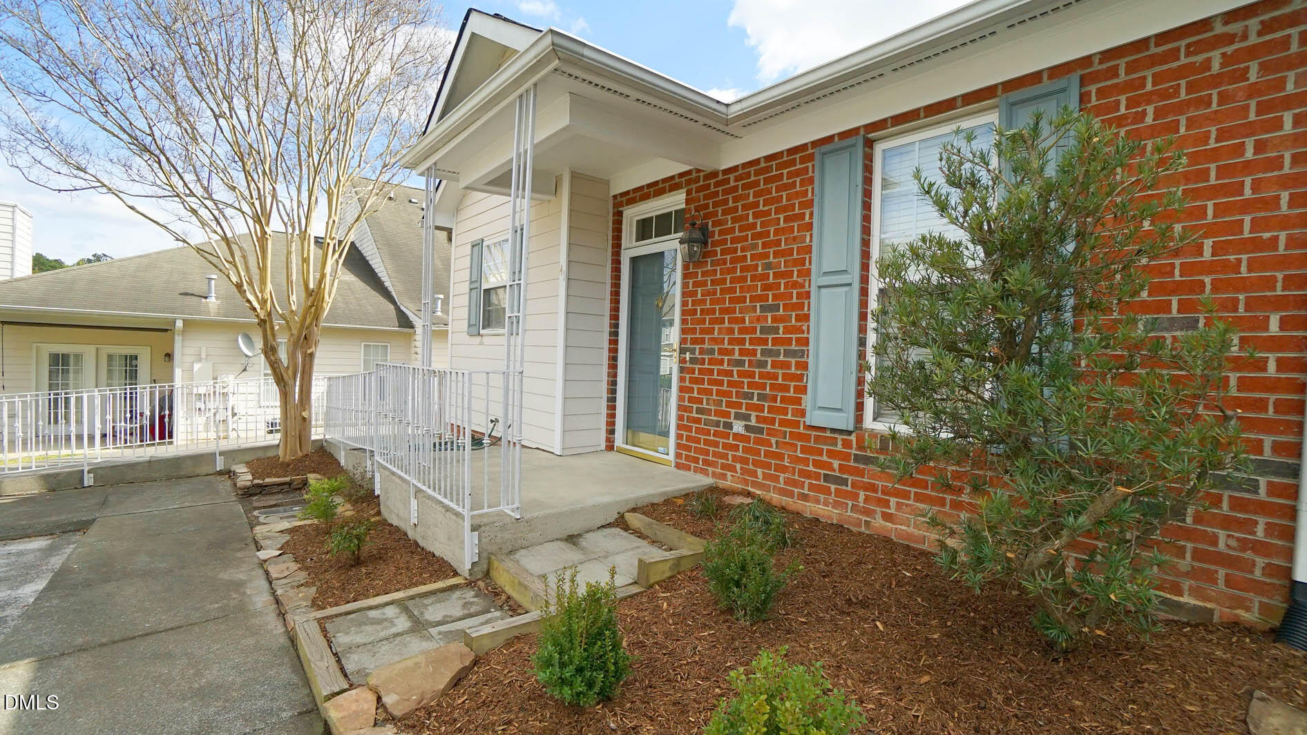 property viewer photo 2