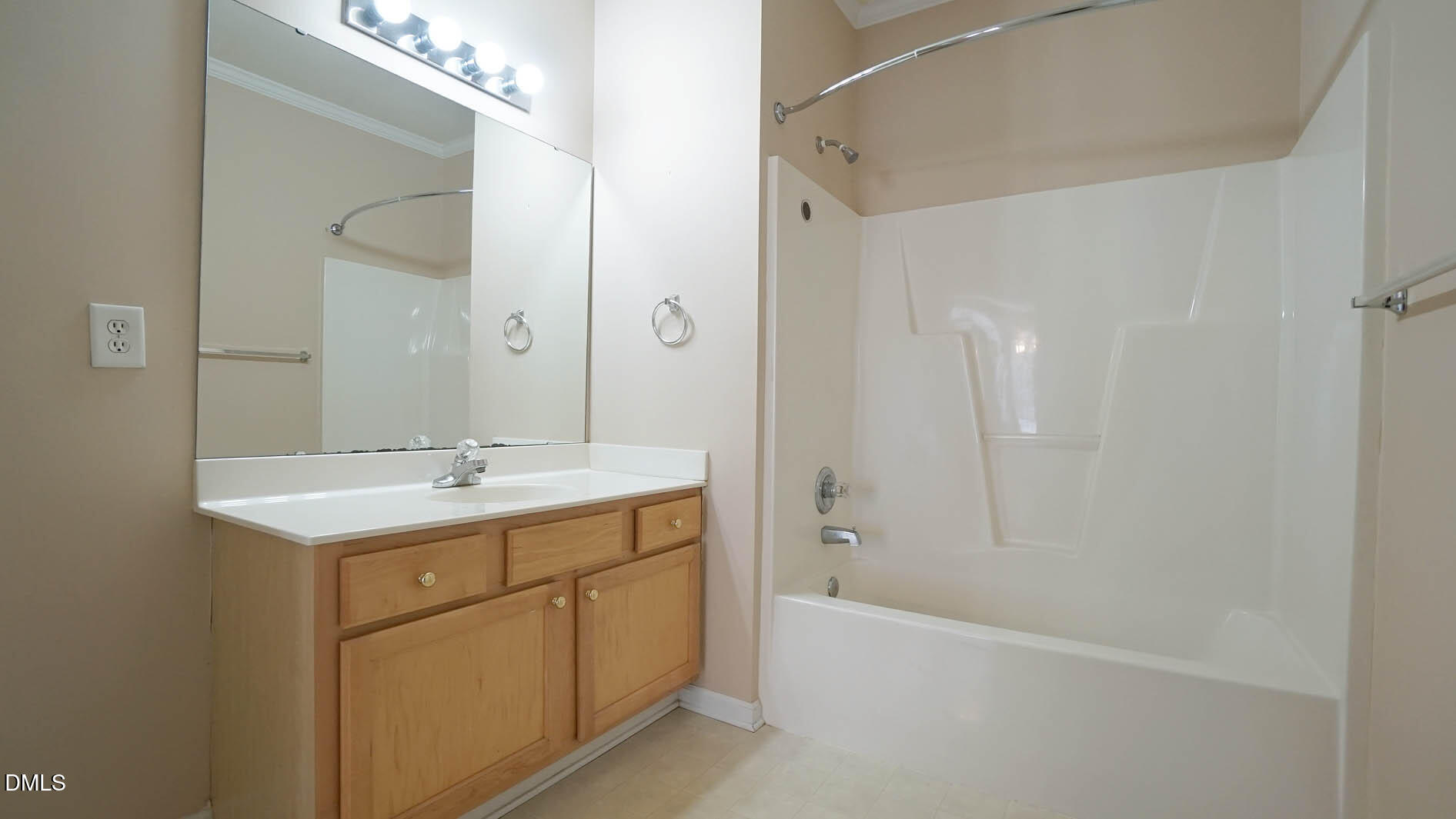 property viewer photo 22