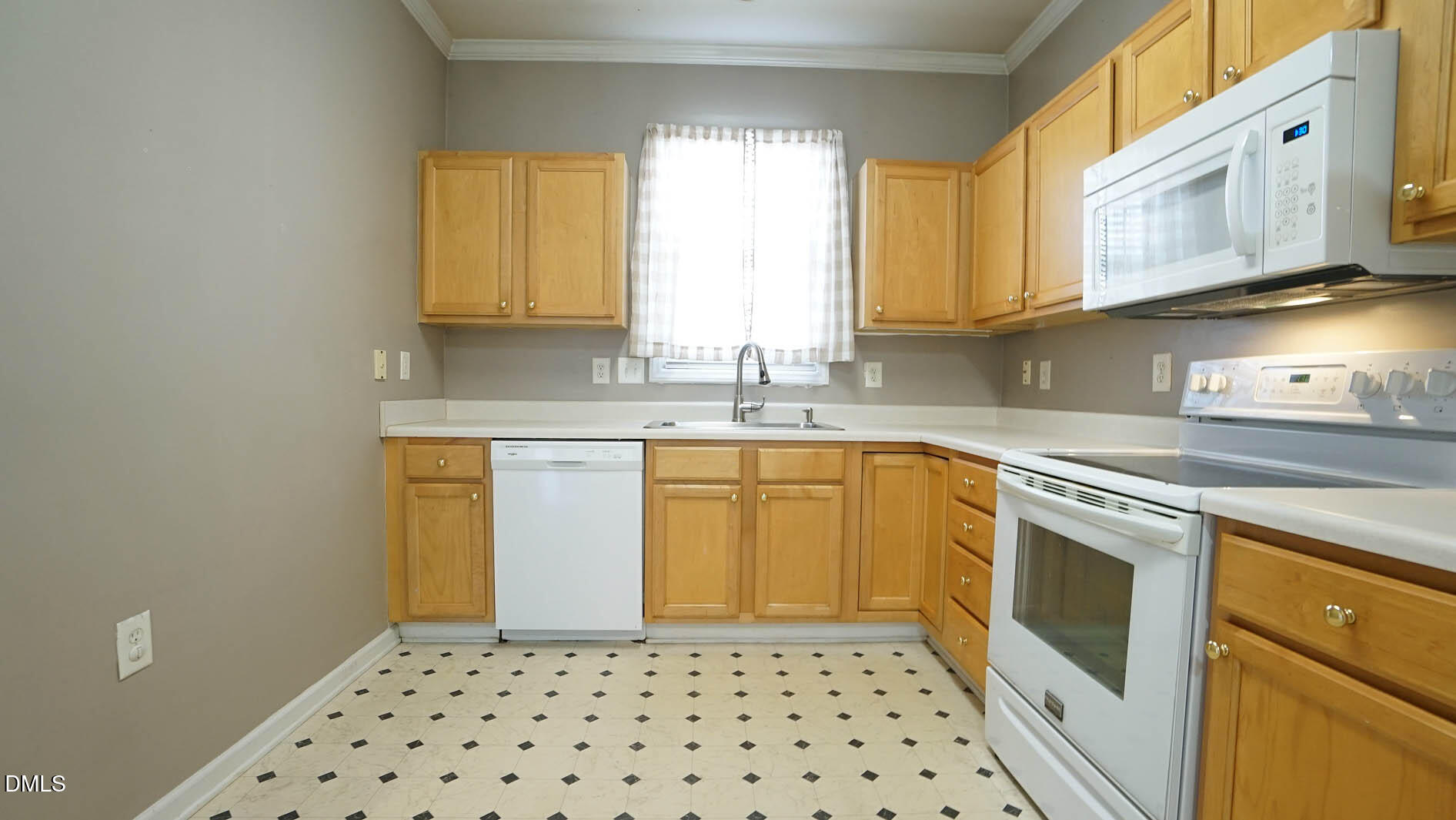 property viewer photo 8
