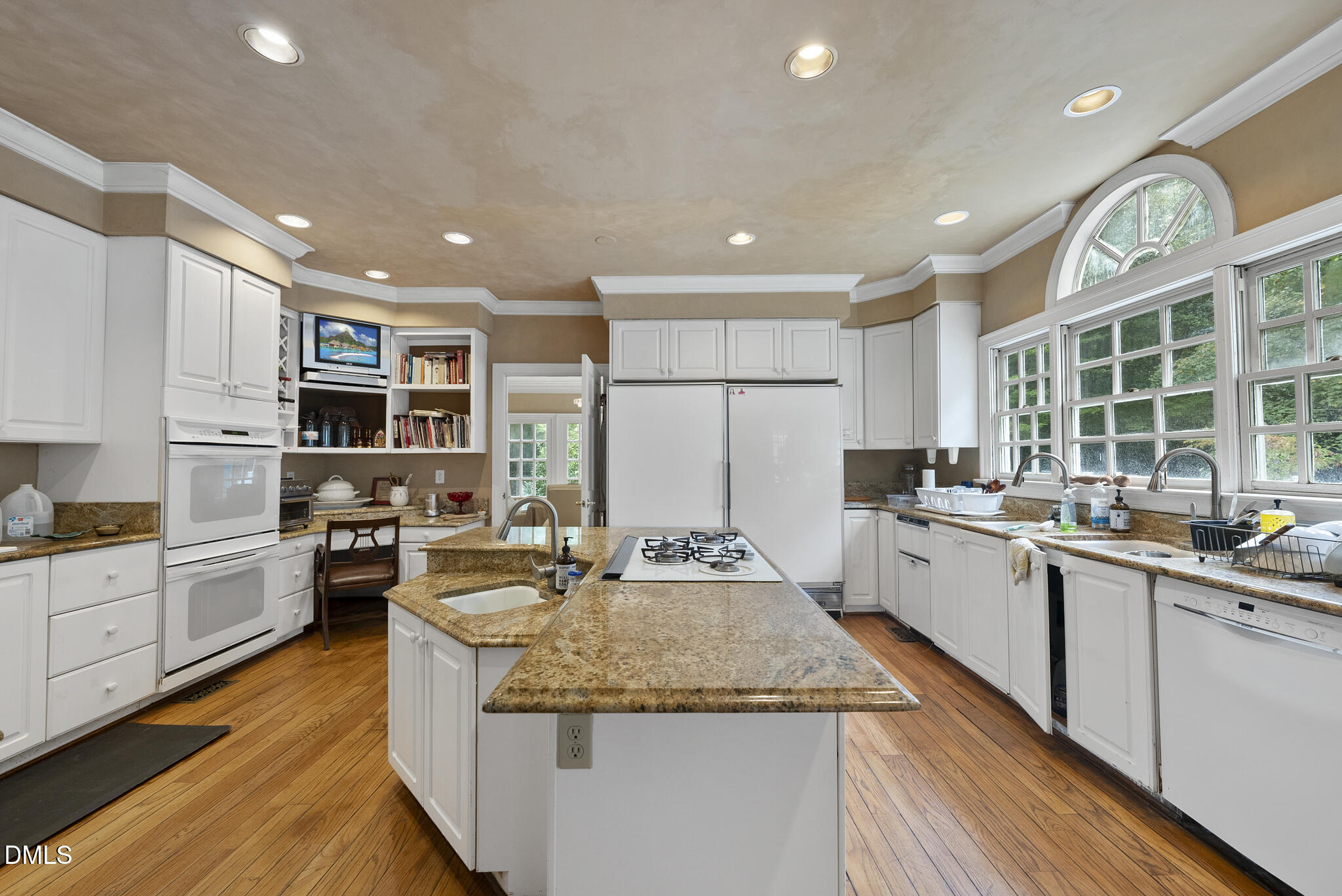 main property photo 8