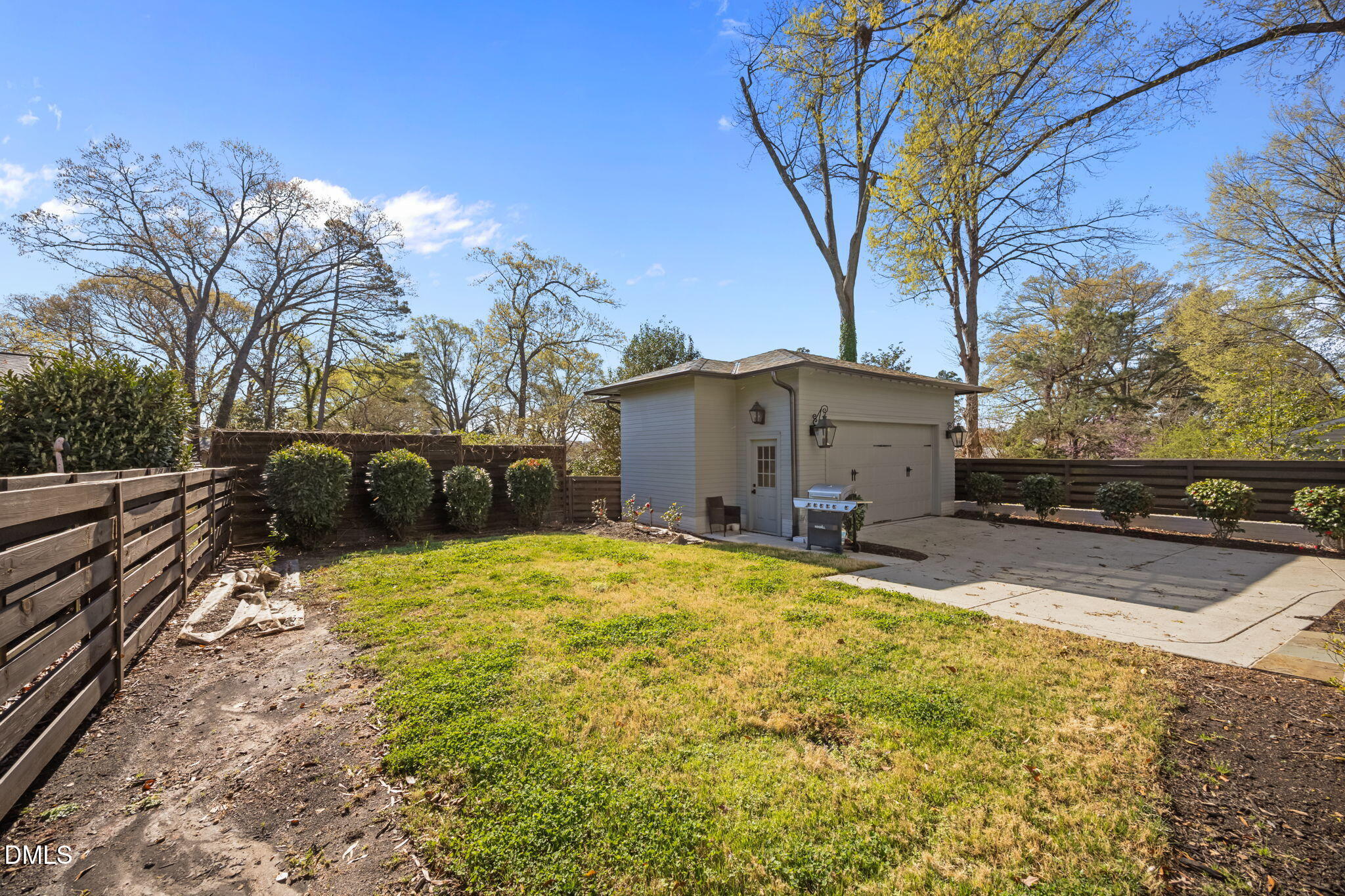 main property photo 33