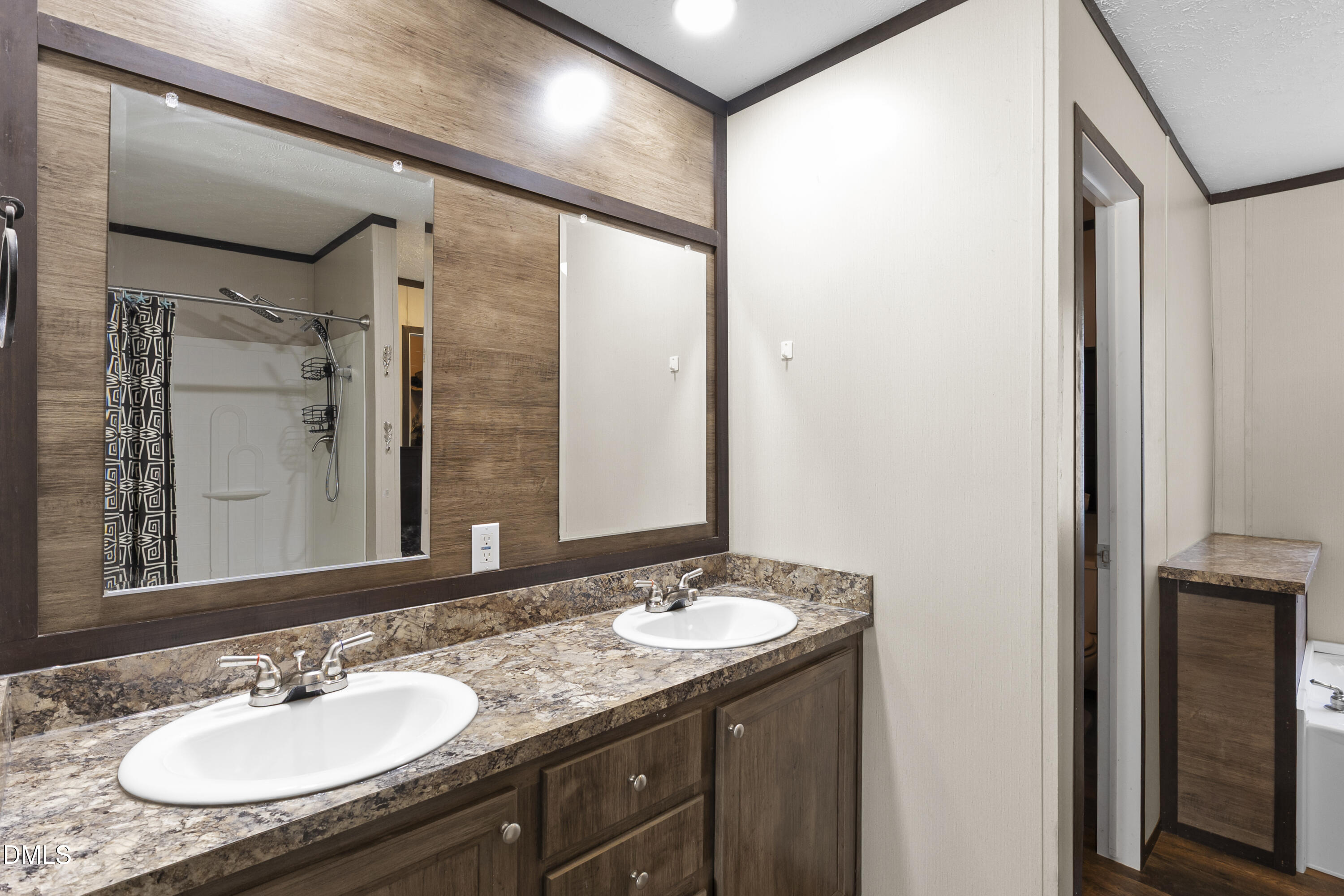 property viewer photo 16