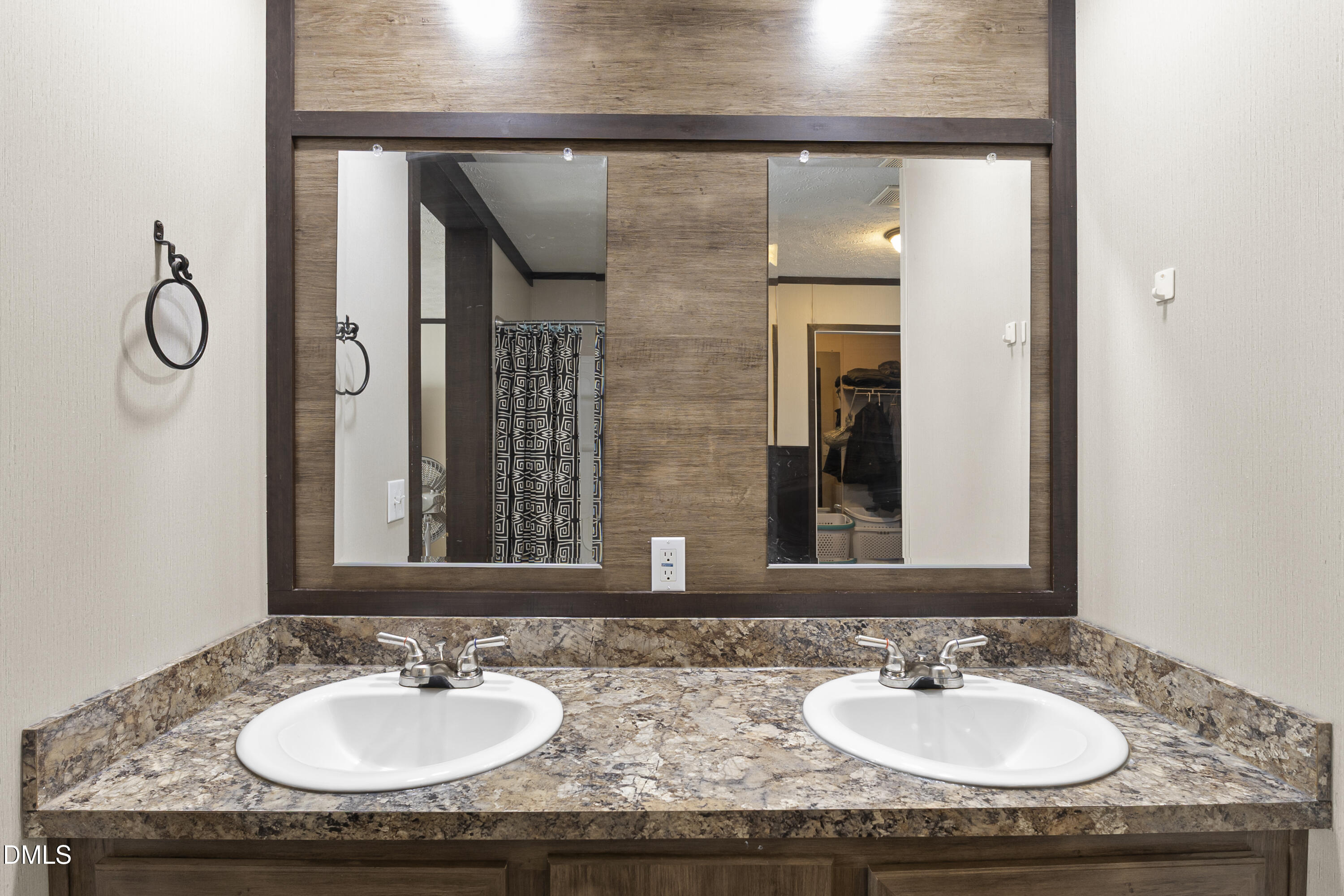 property viewer photo 17