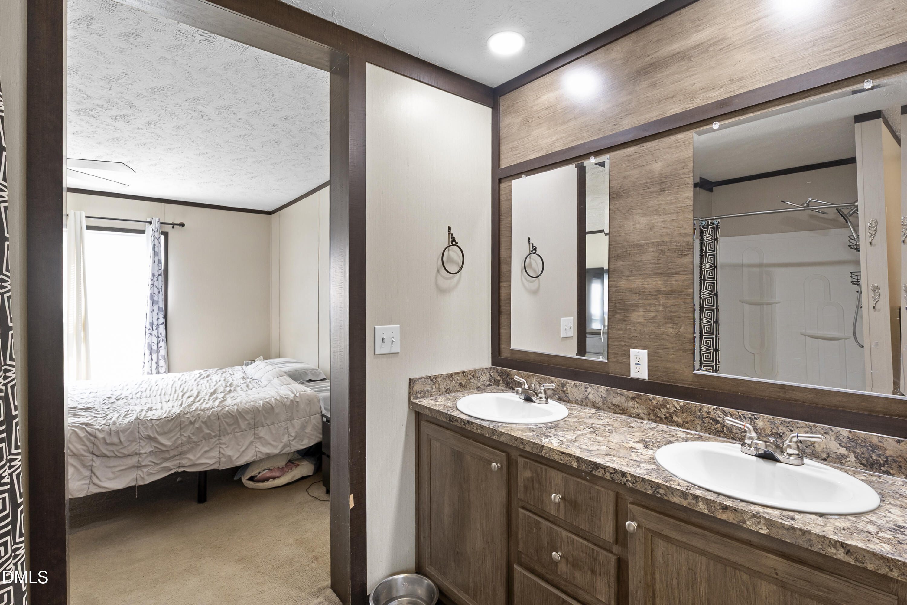 property viewer photo 18
