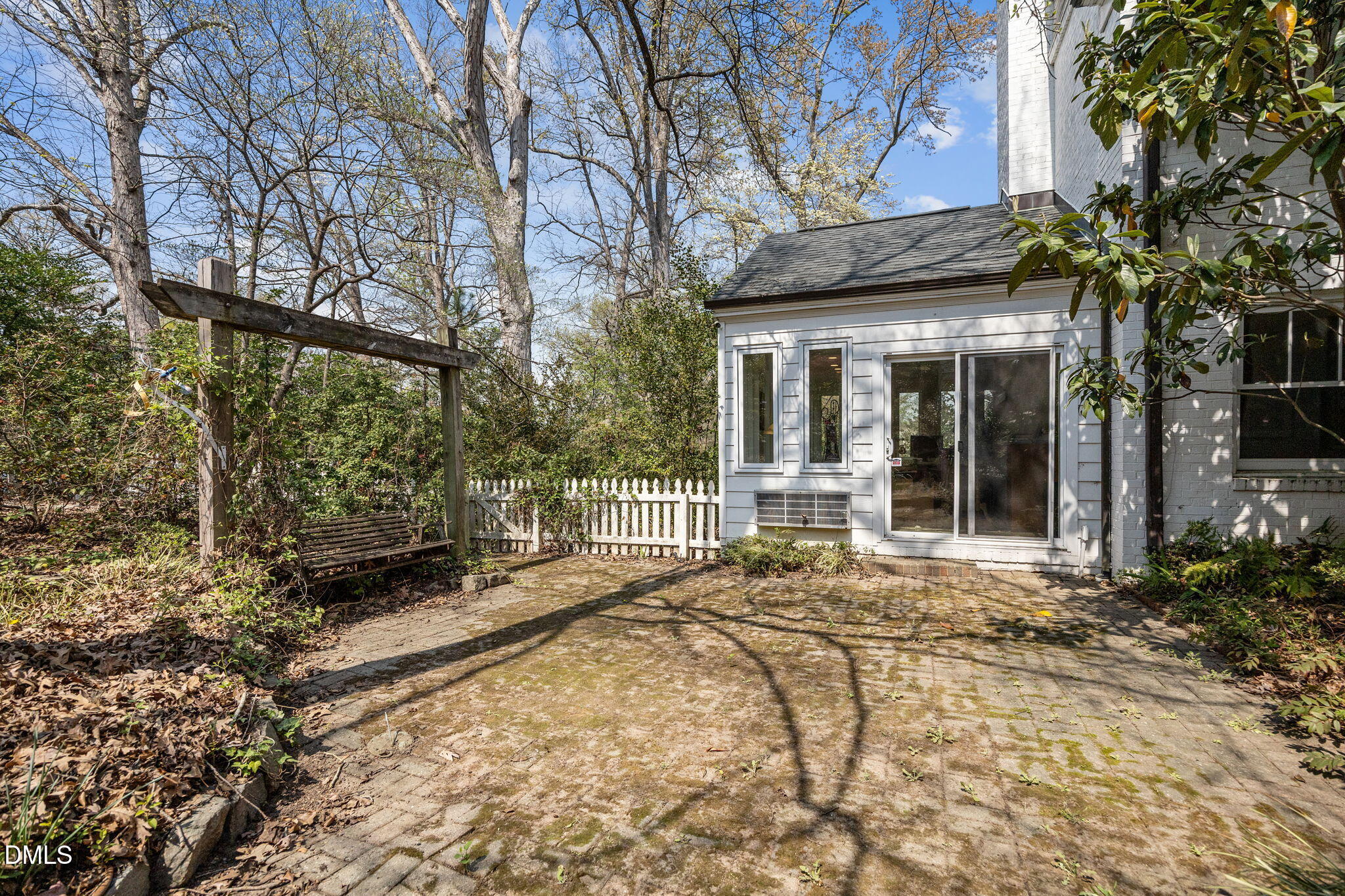 main property photo 28