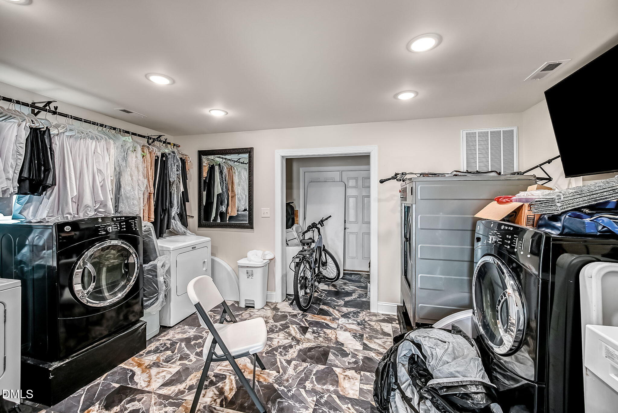 main property photo 79