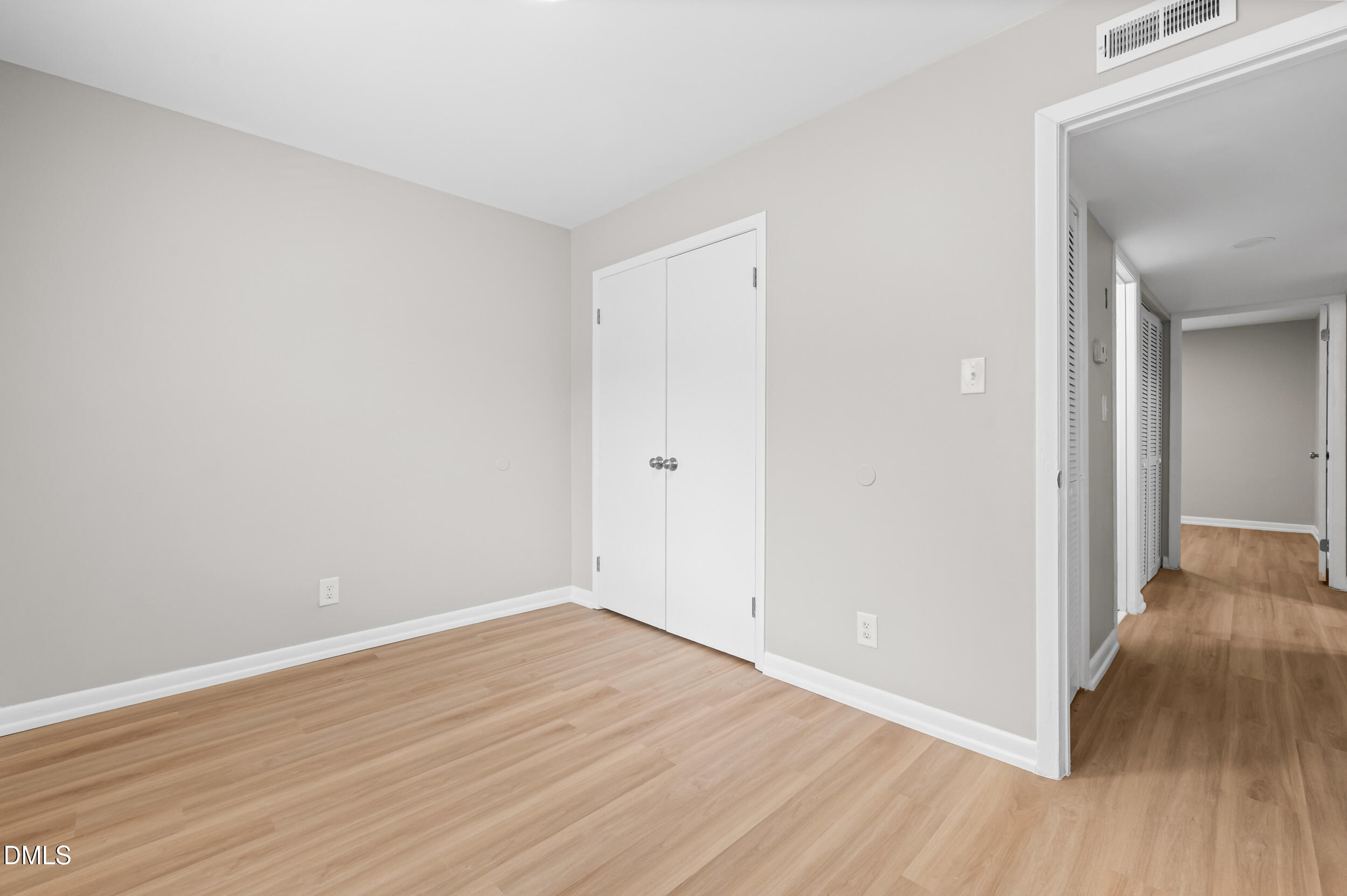 property viewer photo 18