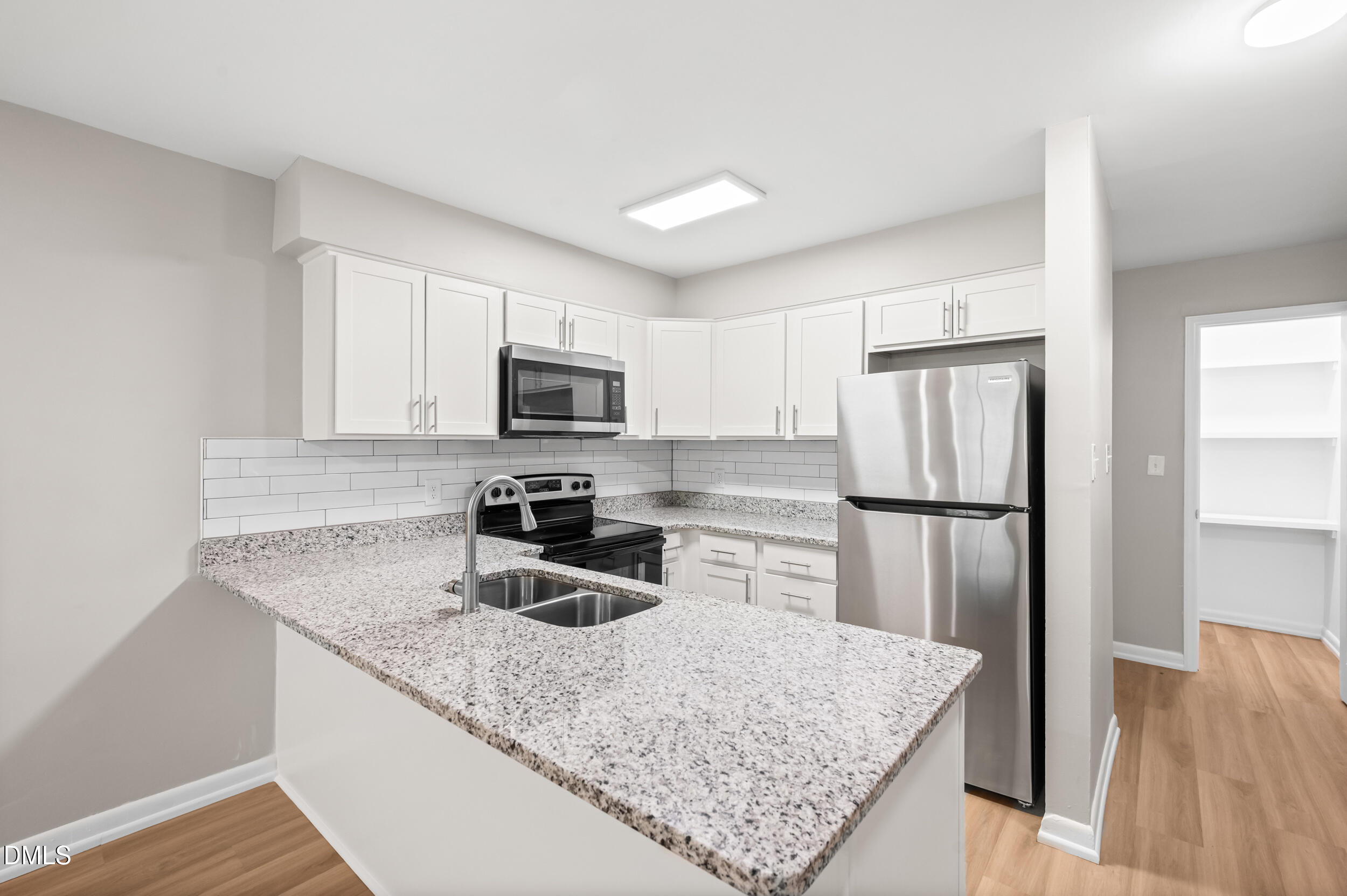 property viewer photo 5
