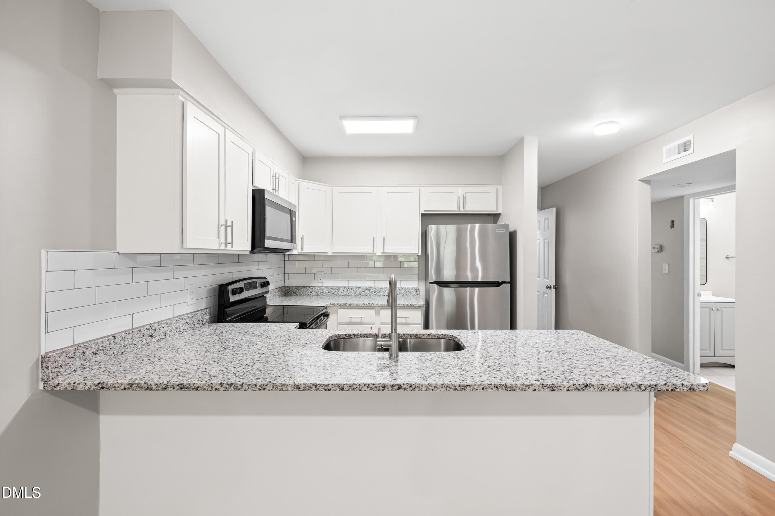property viewer photo 6