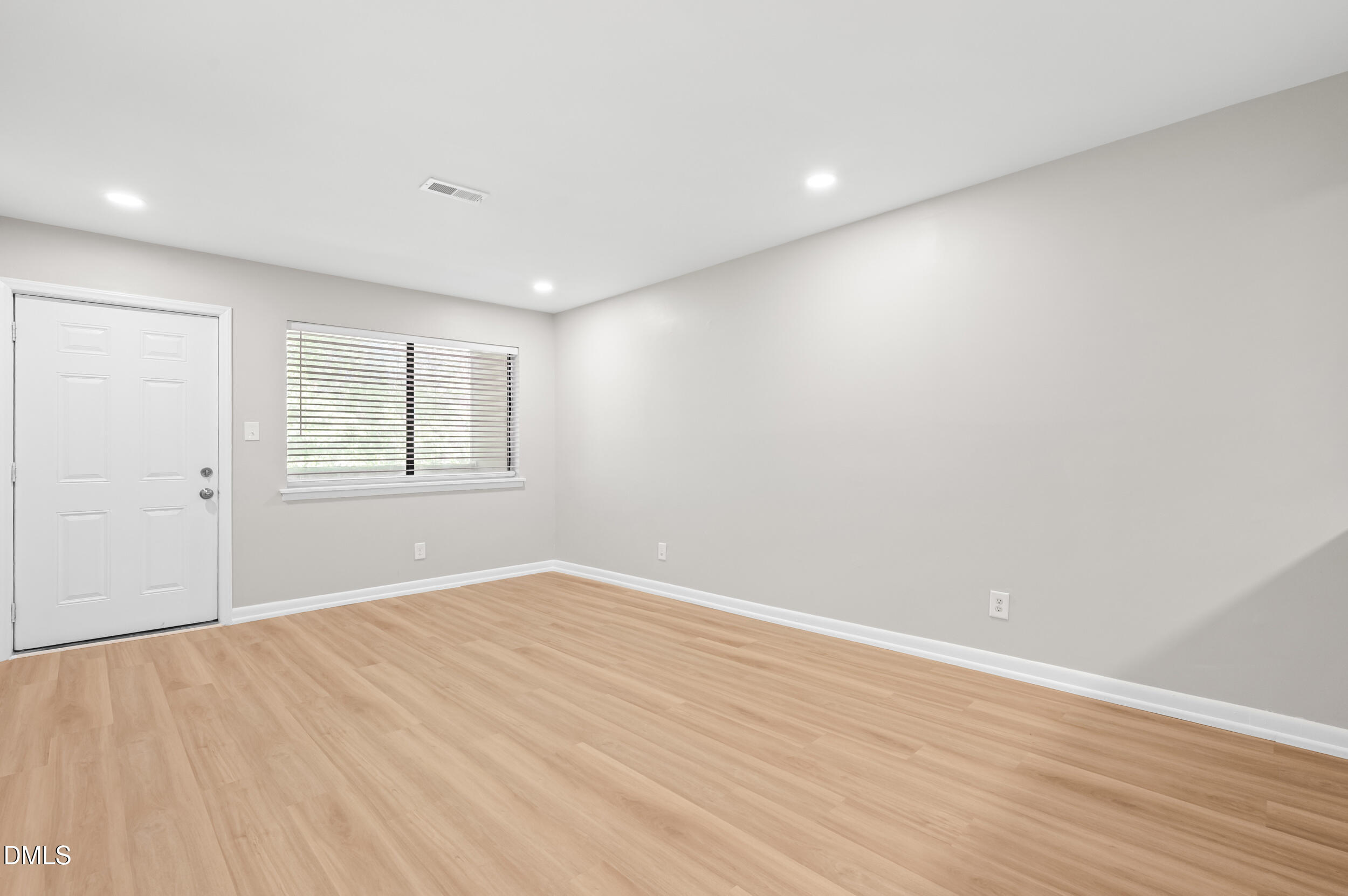 property viewer photo 7