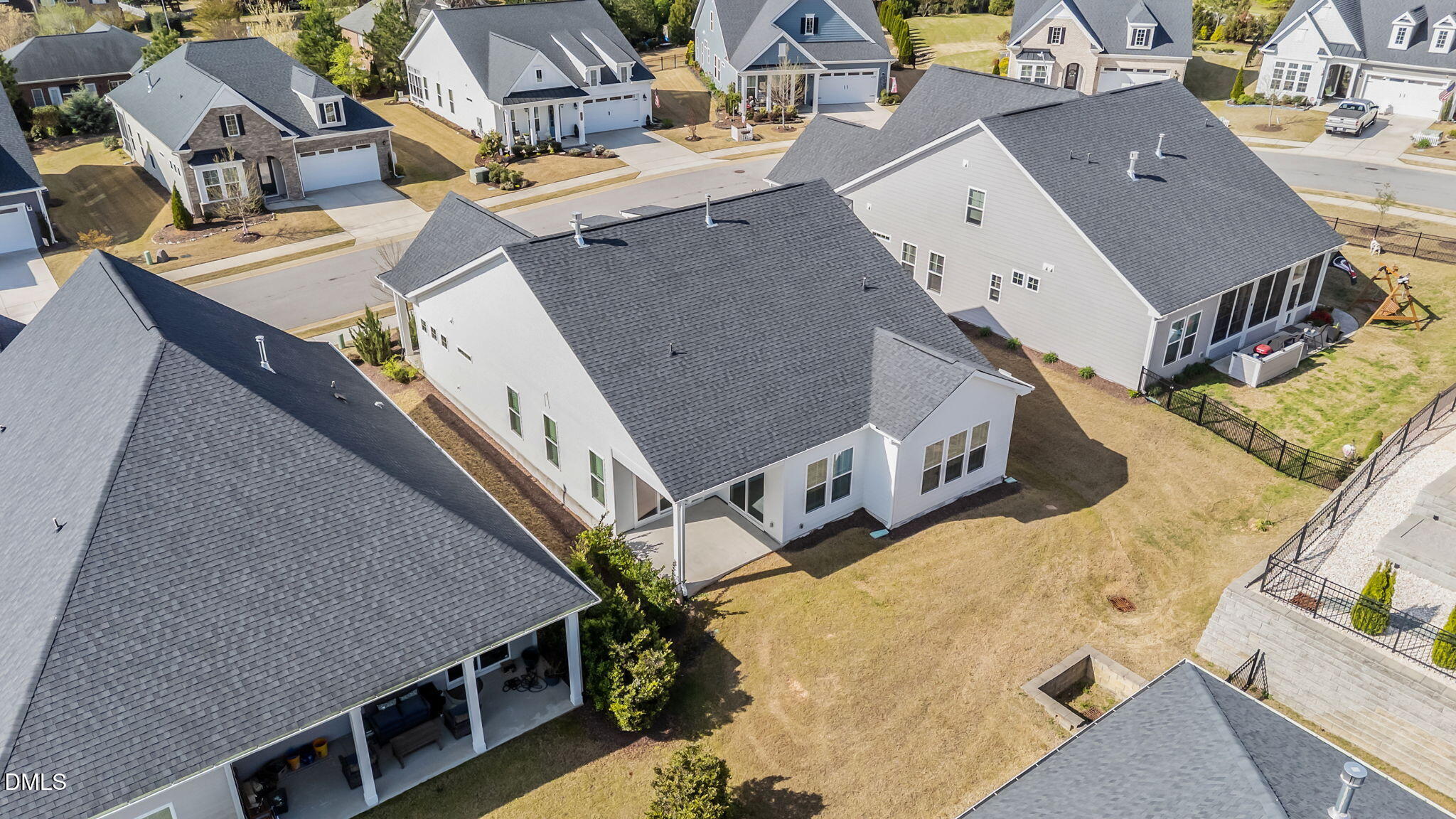 main property photo 35