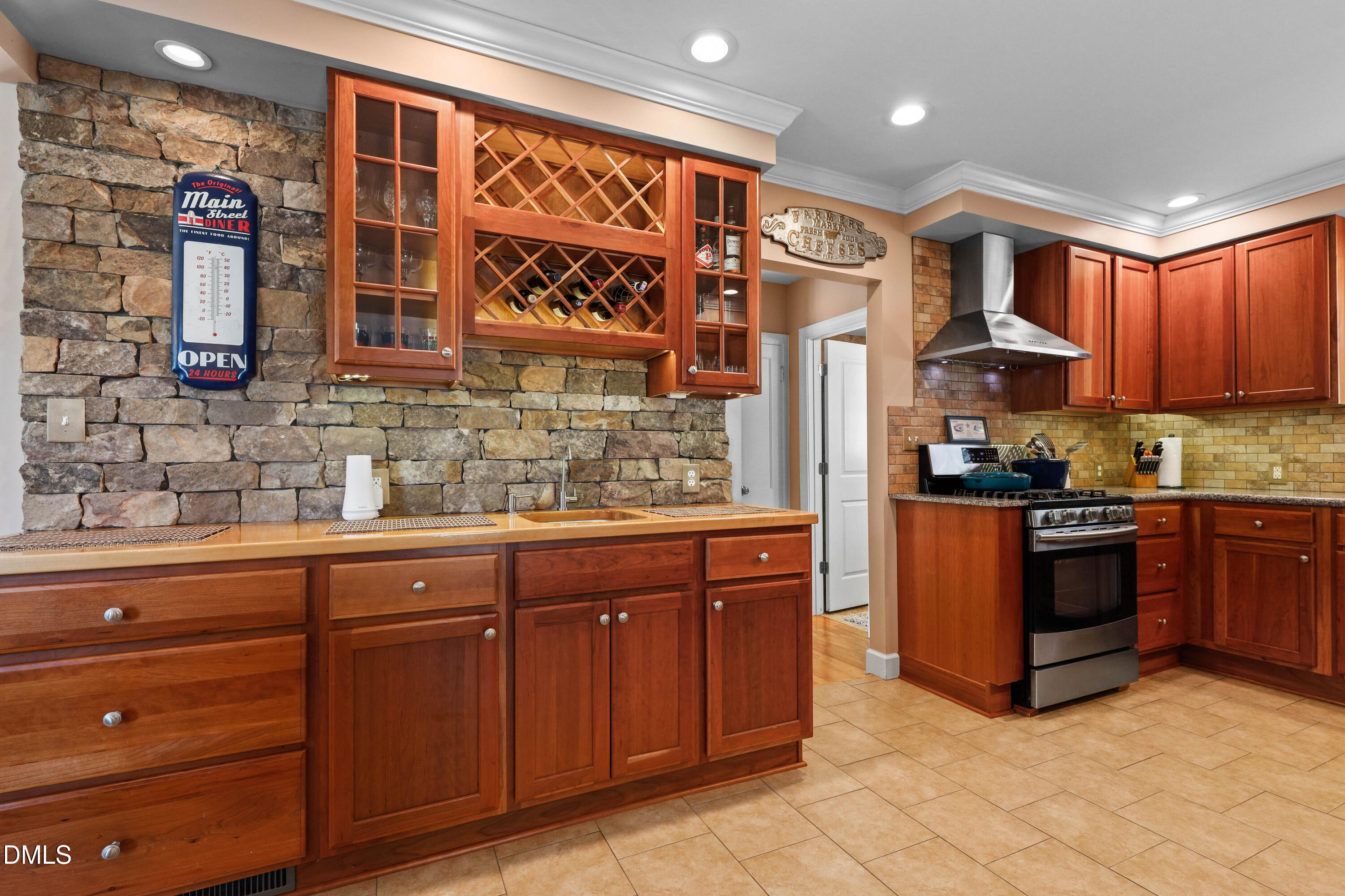 main property photo 5