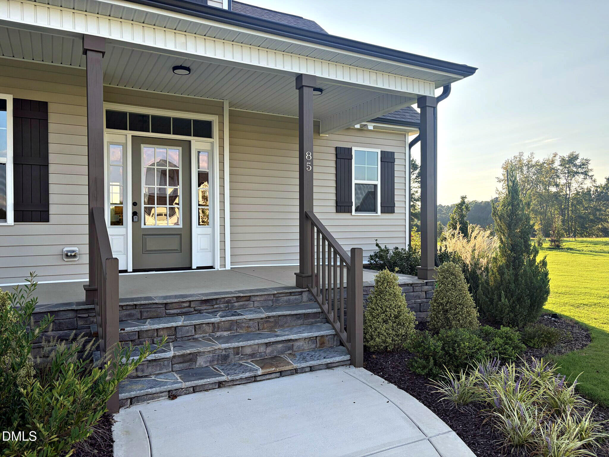 main property photo 25