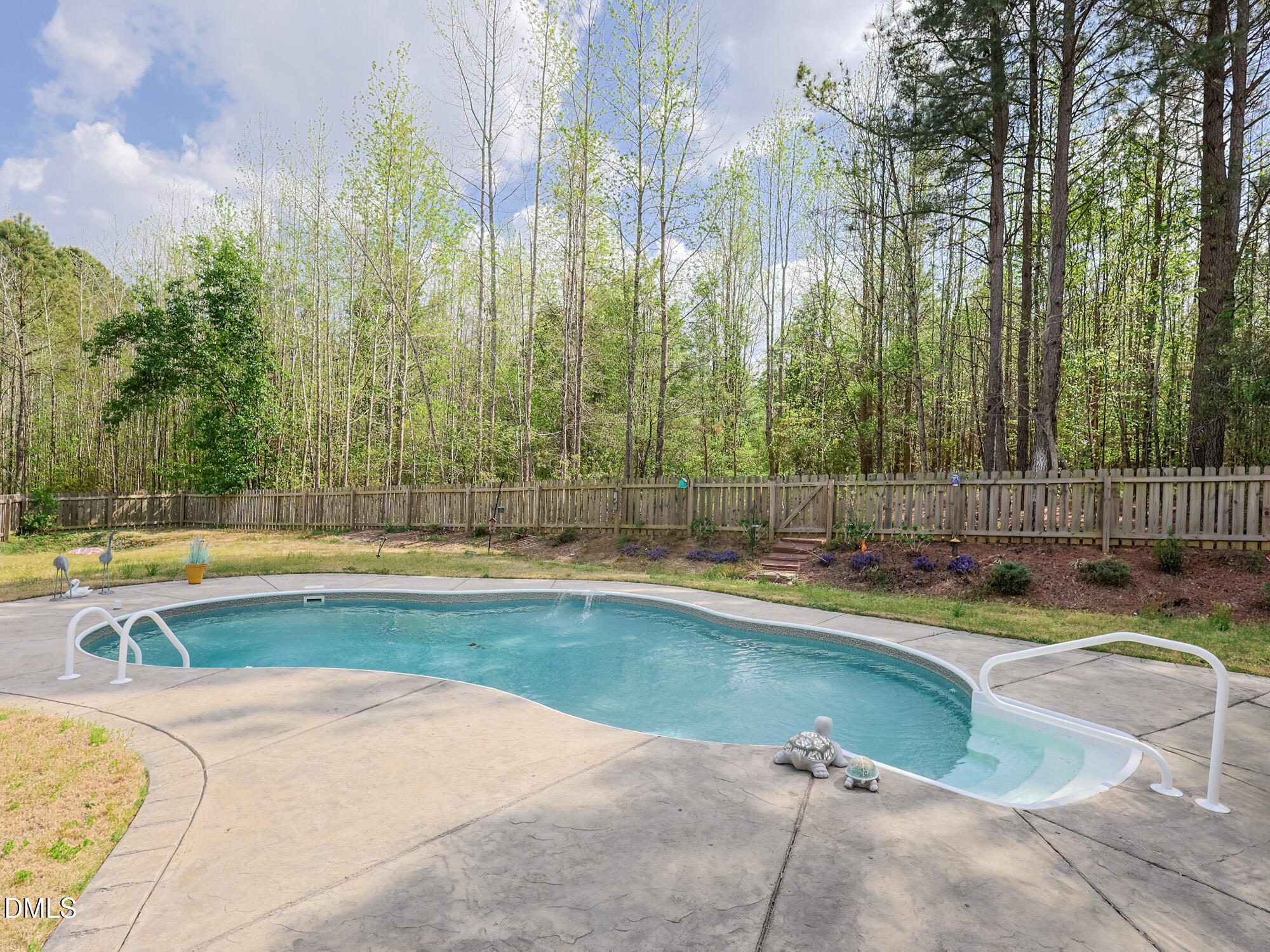 main property photo 45