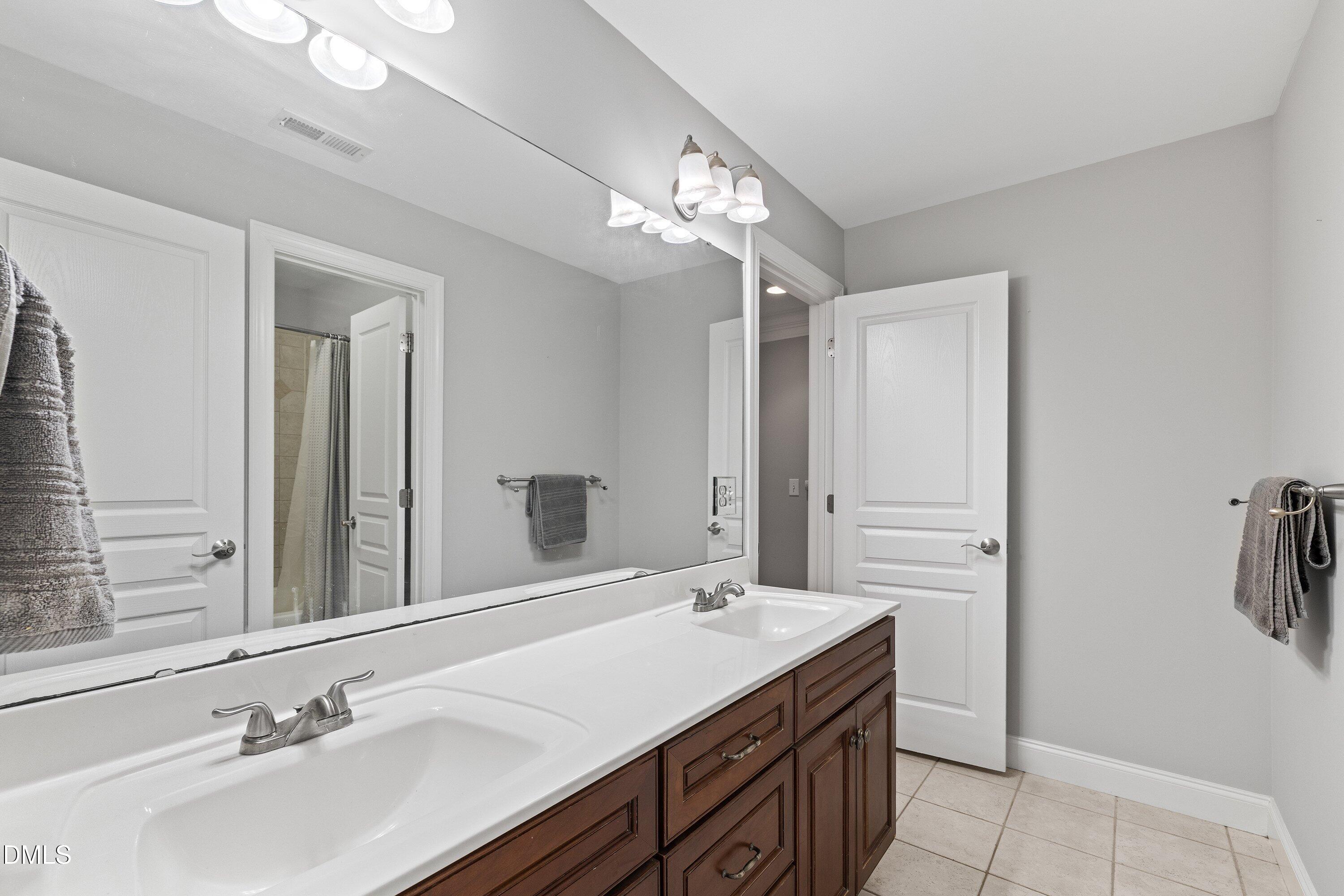 property viewer photo 46