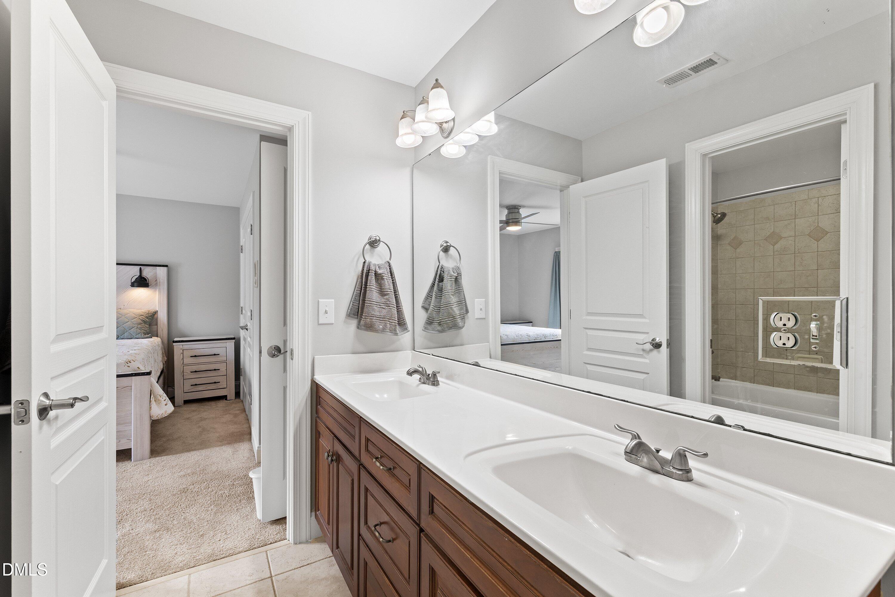 property viewer photo 47