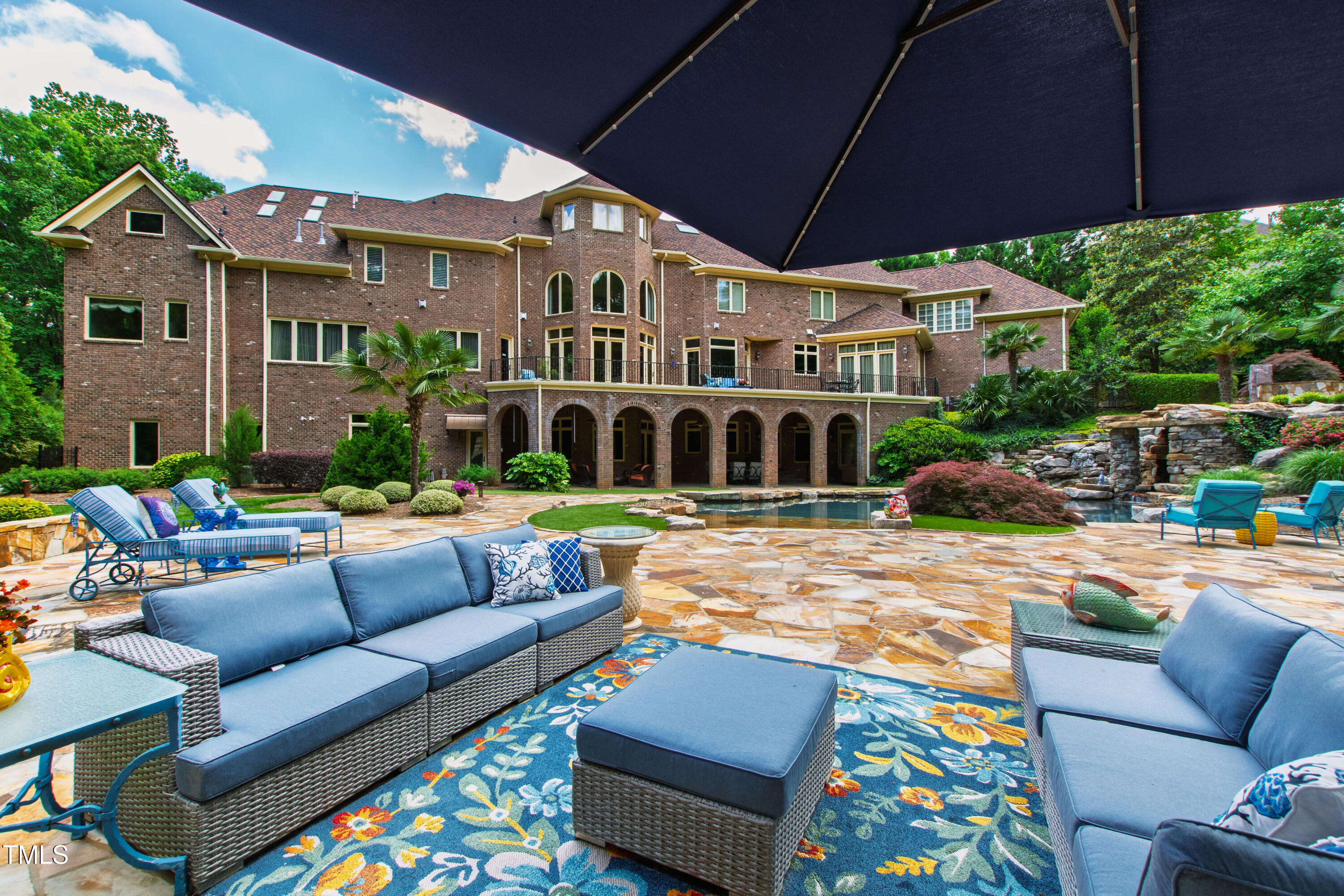 main property photo 16