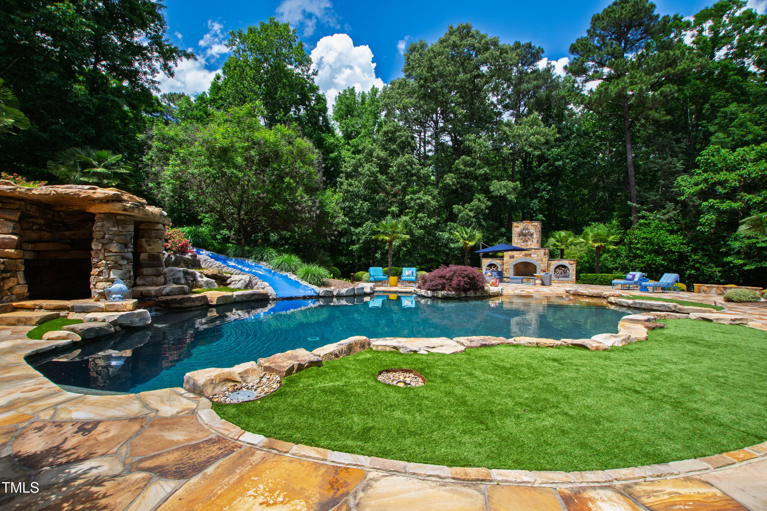 main property photo 20