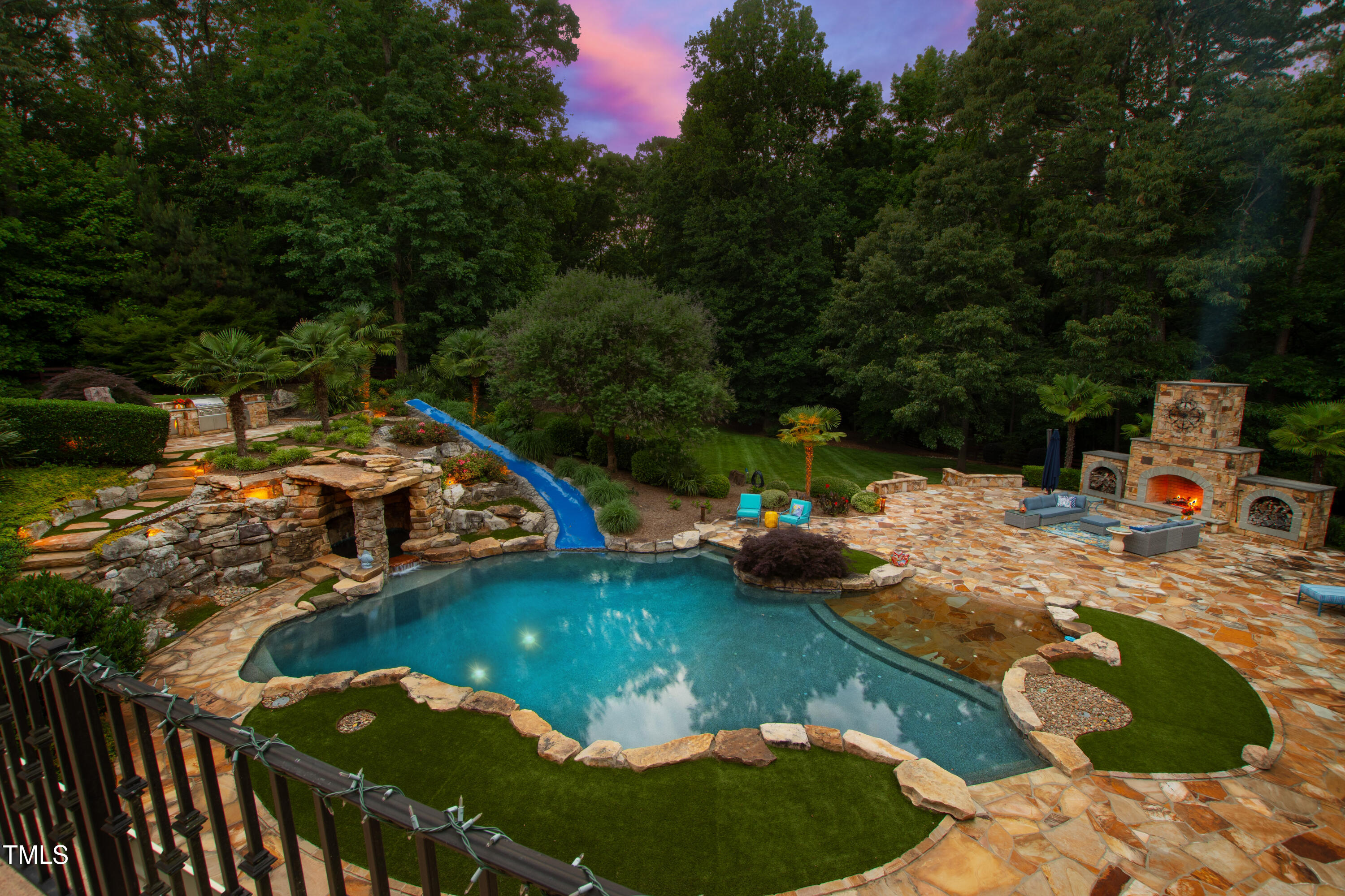 main property photo 9