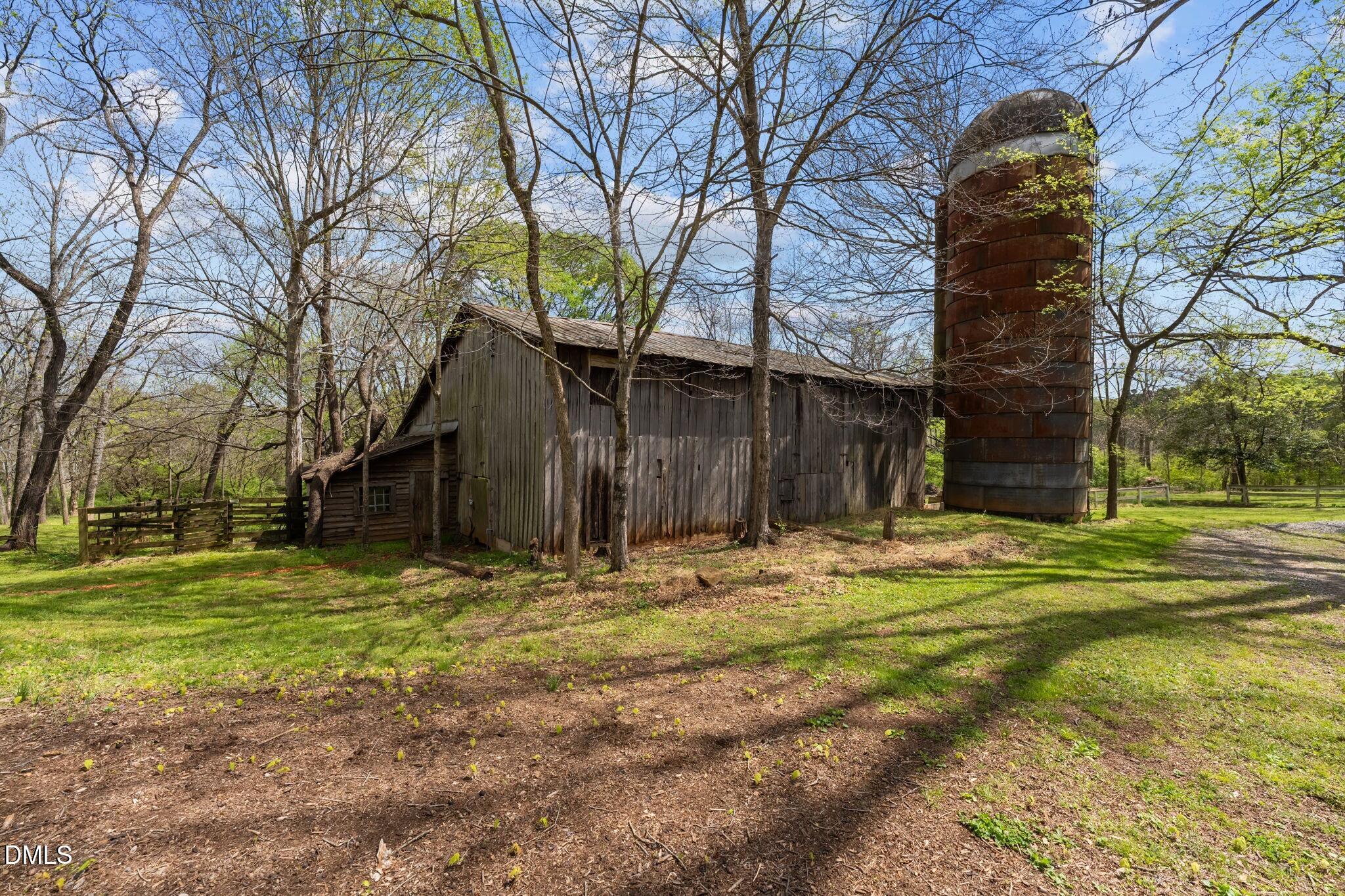 main property photo 40