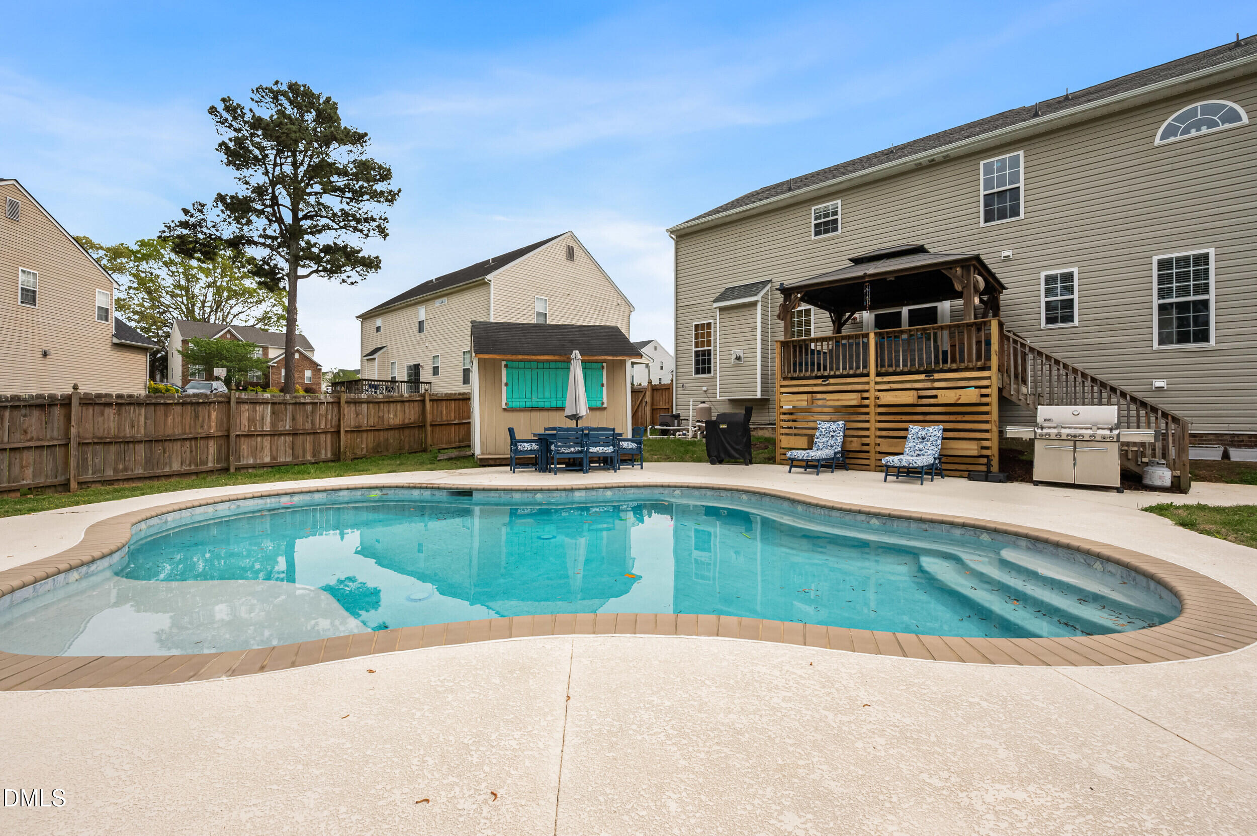 main property photo 40