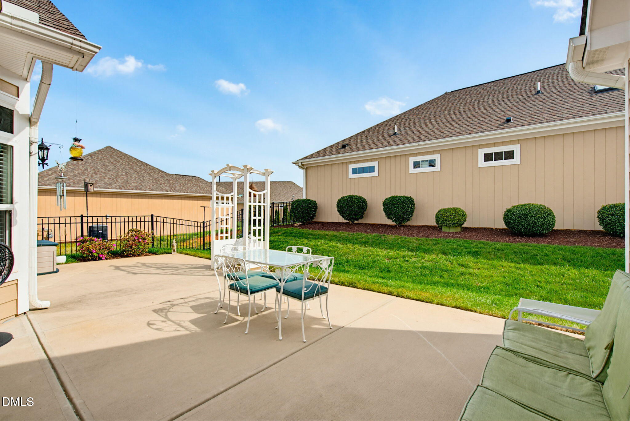 main property photo 25