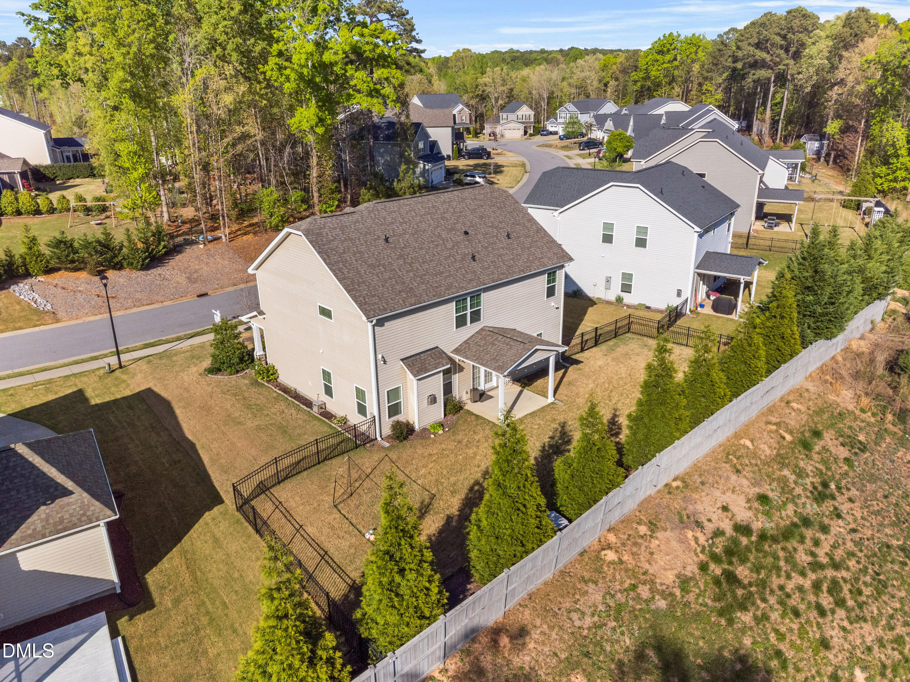 main property photo 25