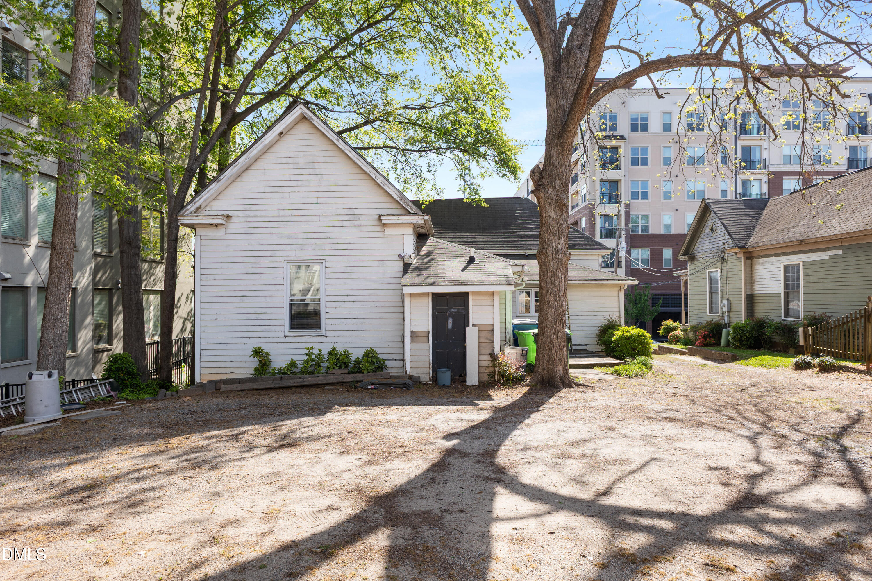 main property photo 15