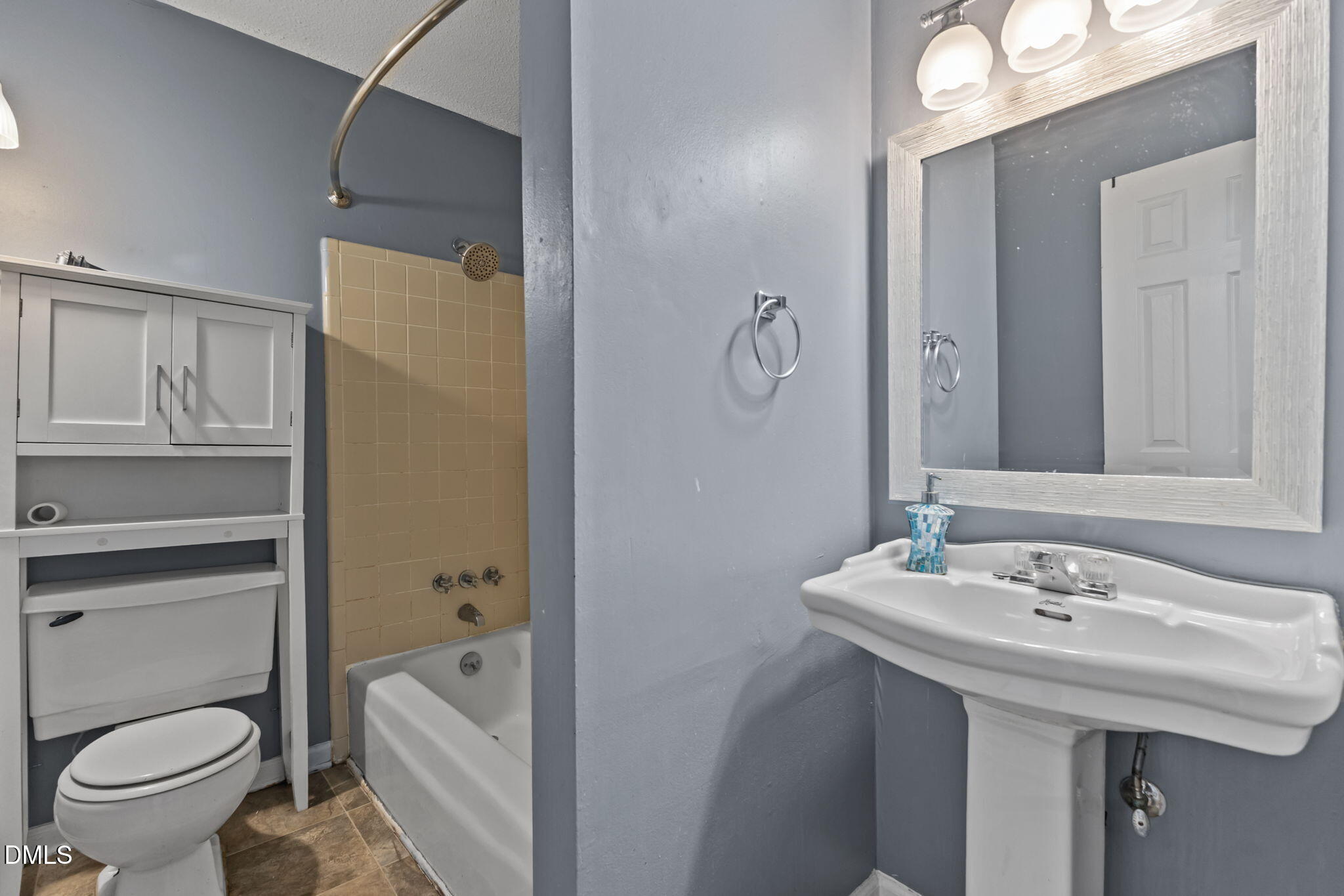 main property photo 25