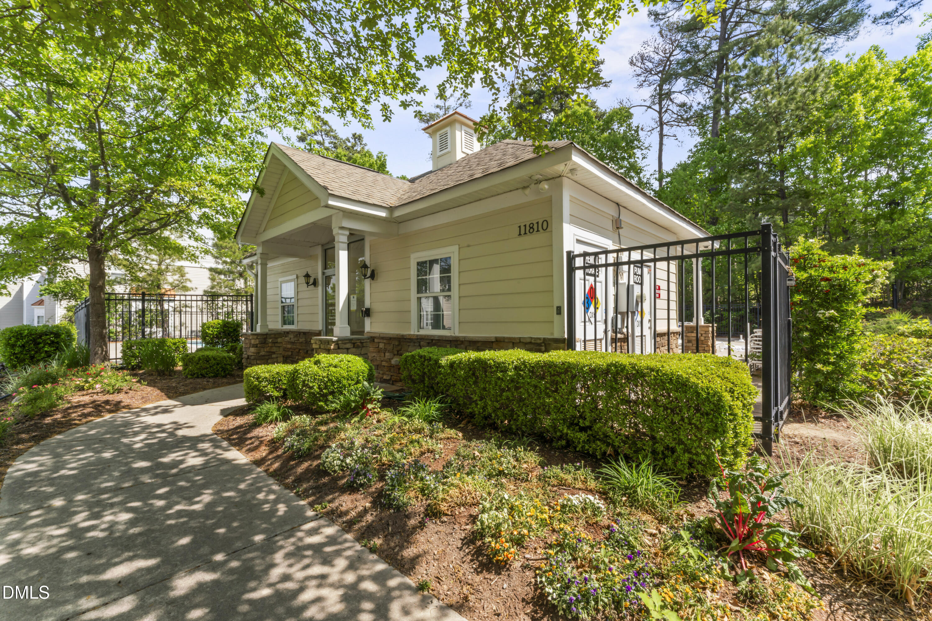 main property photo 31