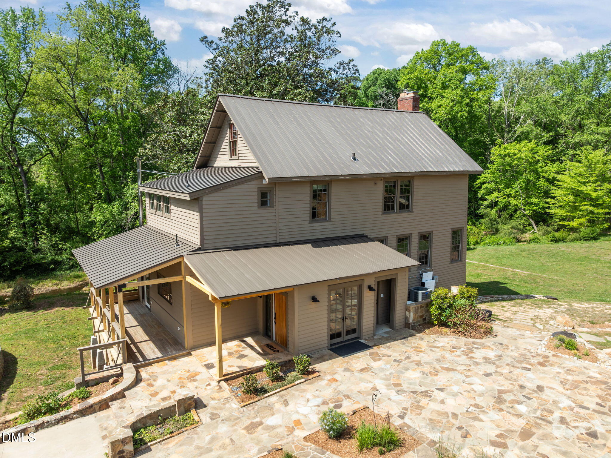 main property photo 3