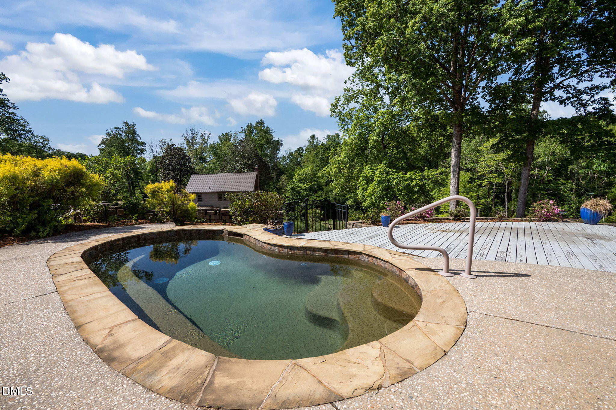 main property photo 40