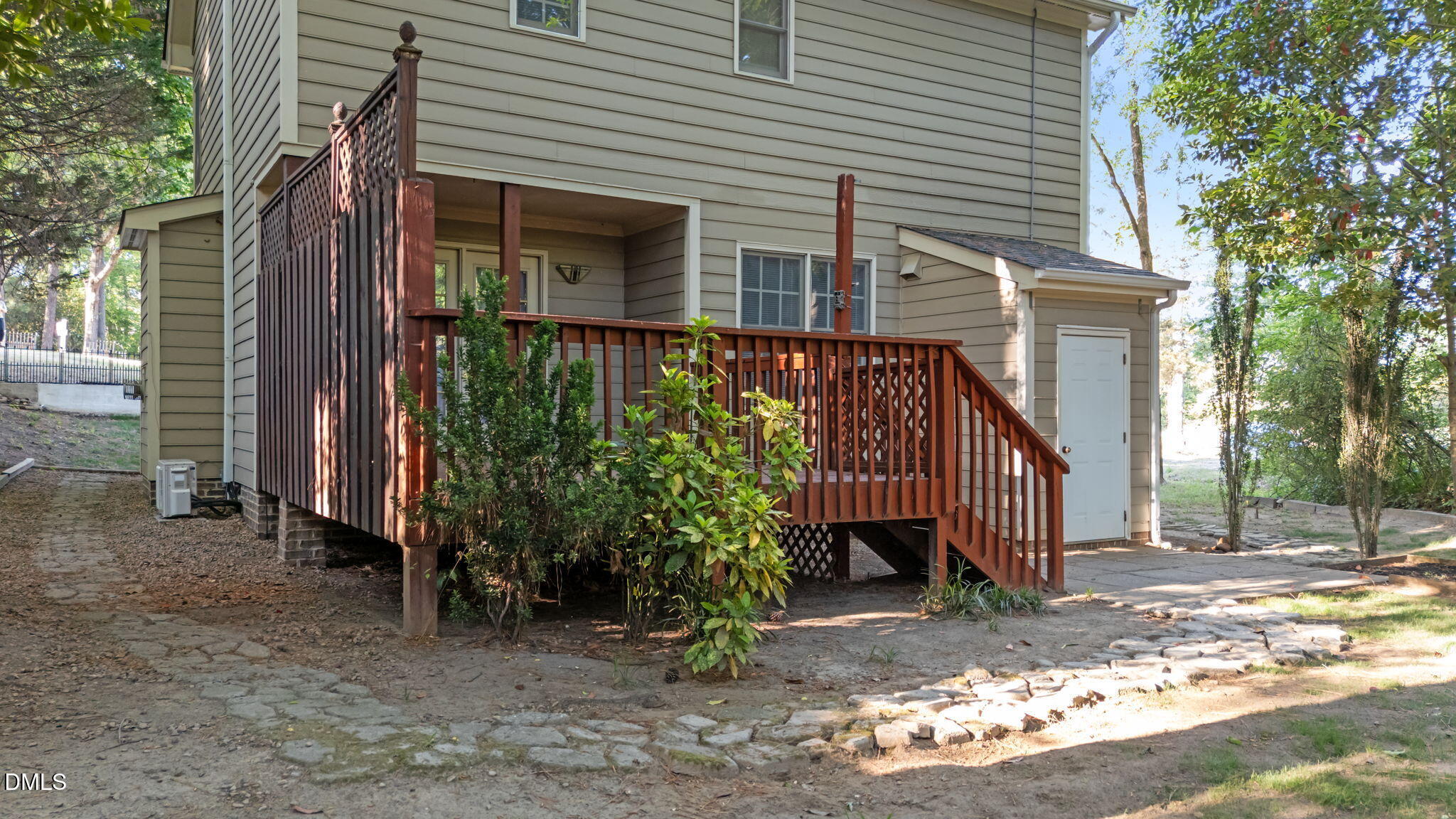 main property photo 8