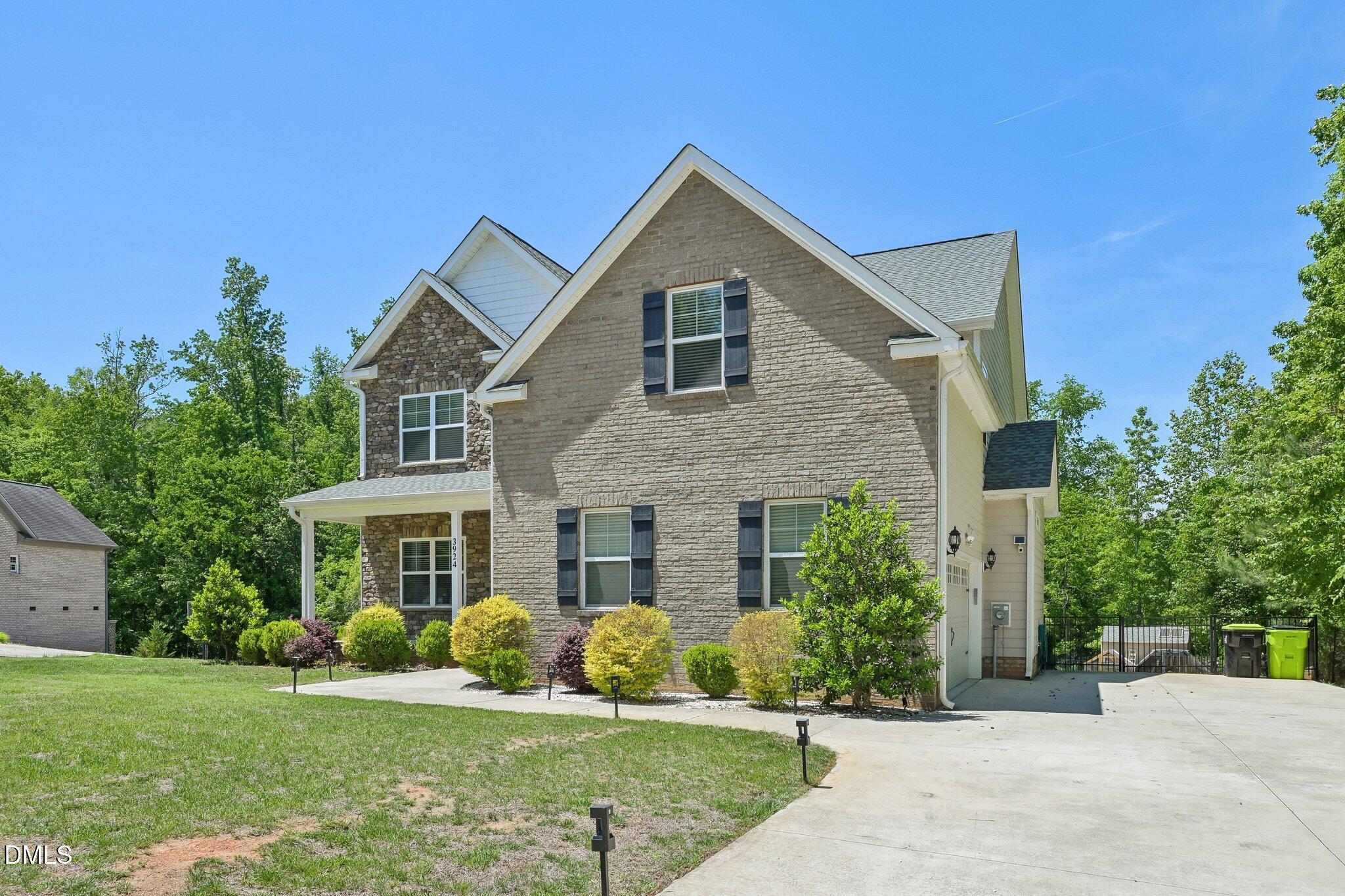 main property photo 3