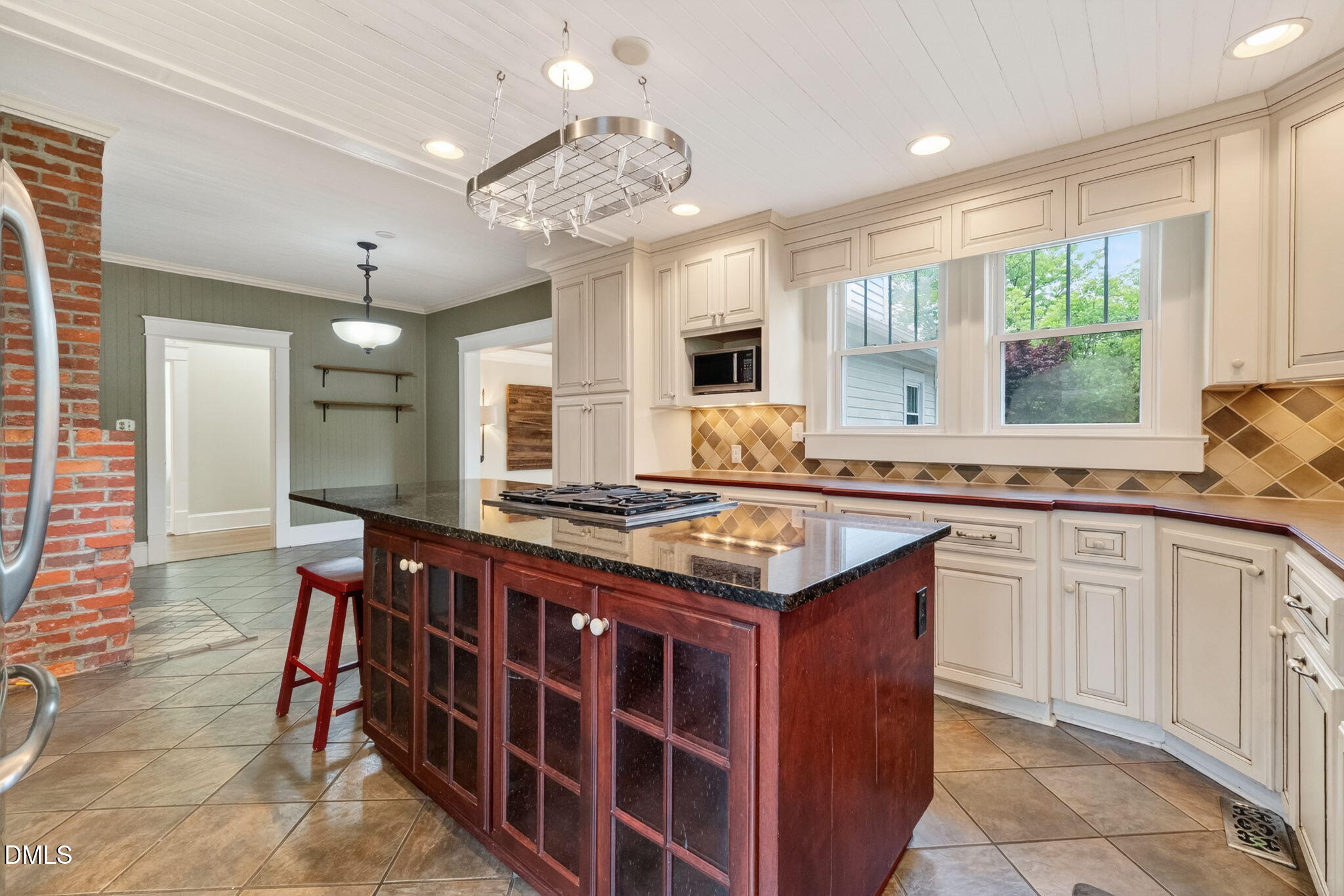main property photo 25
