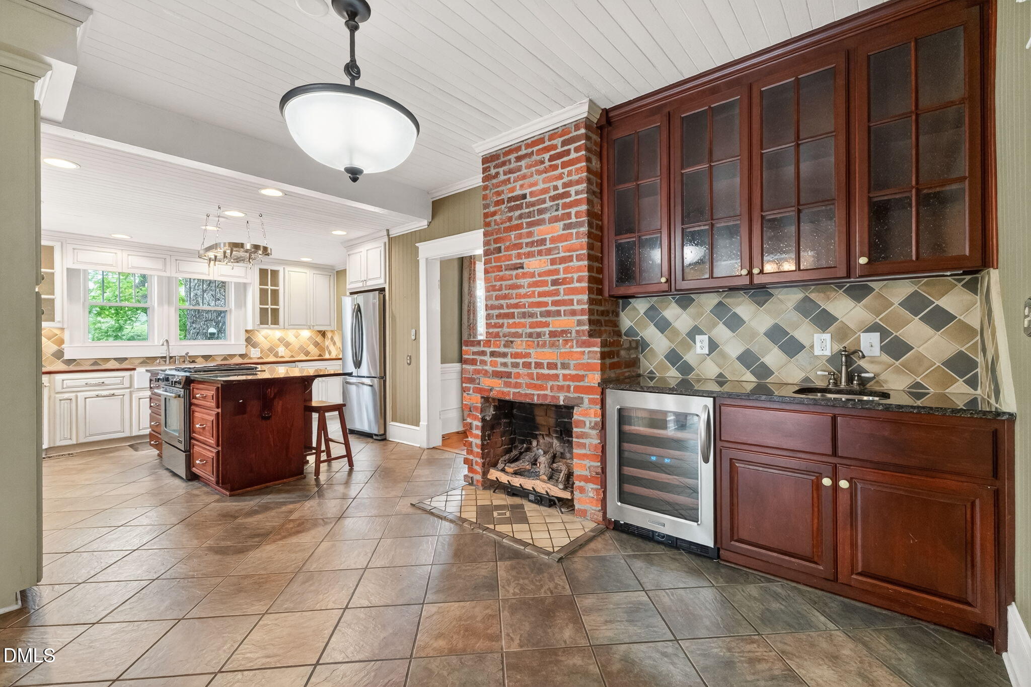 main property photo 30