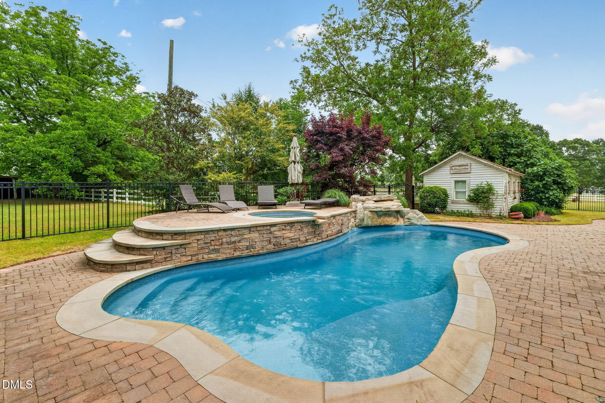 main property photo 78
