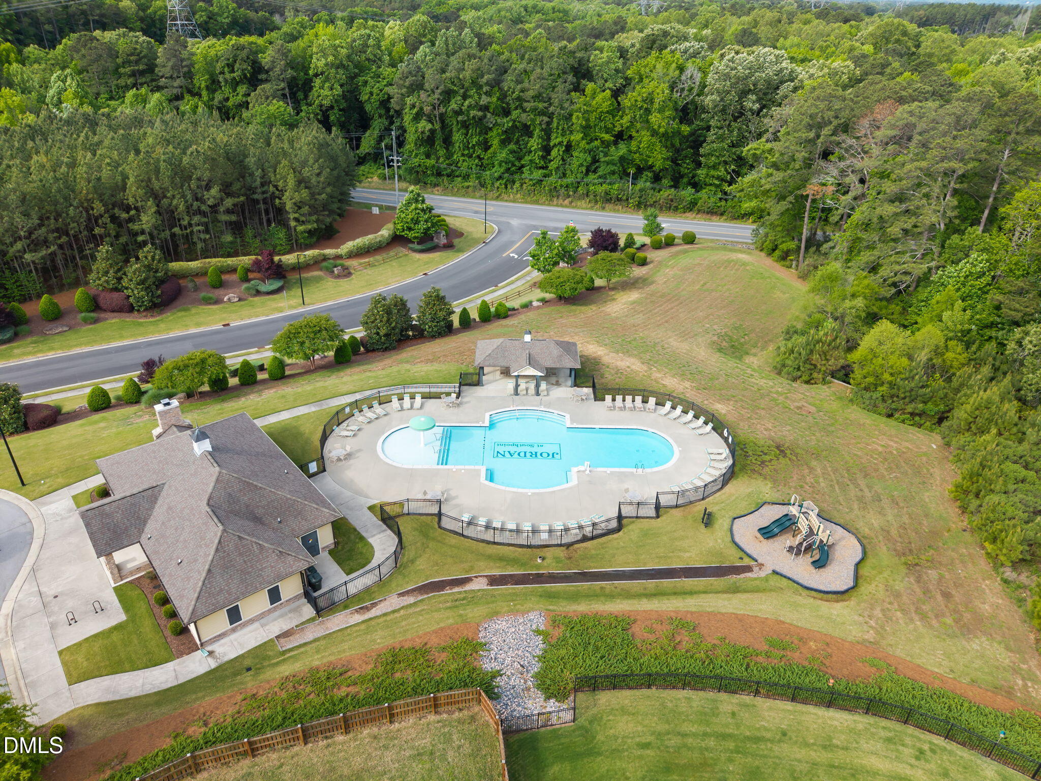 main property photo 41